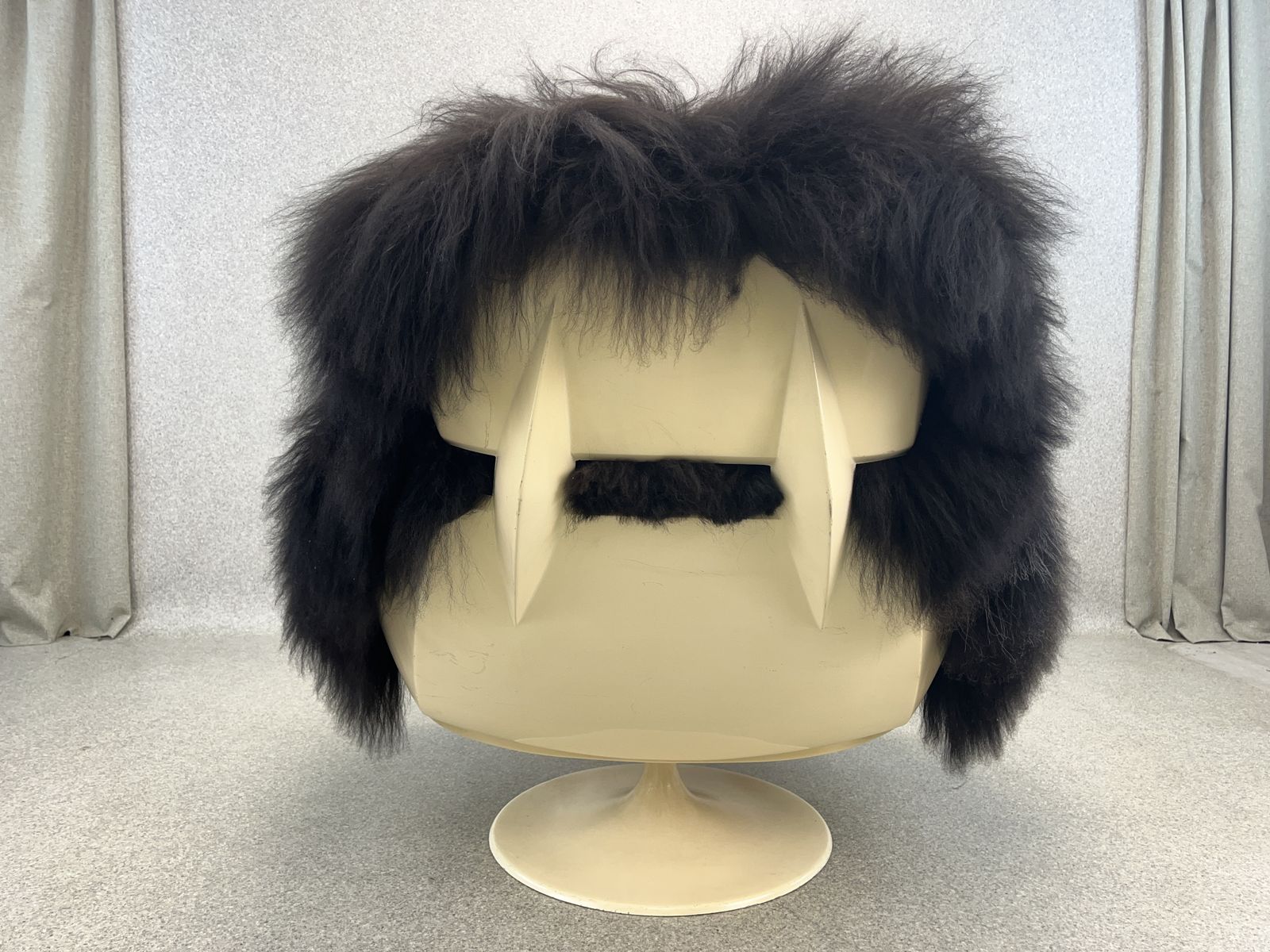photo vinterior Sheepskin Lurashell Space Age Swivel Chair Chaise Longue Fluffy Furry Yetti