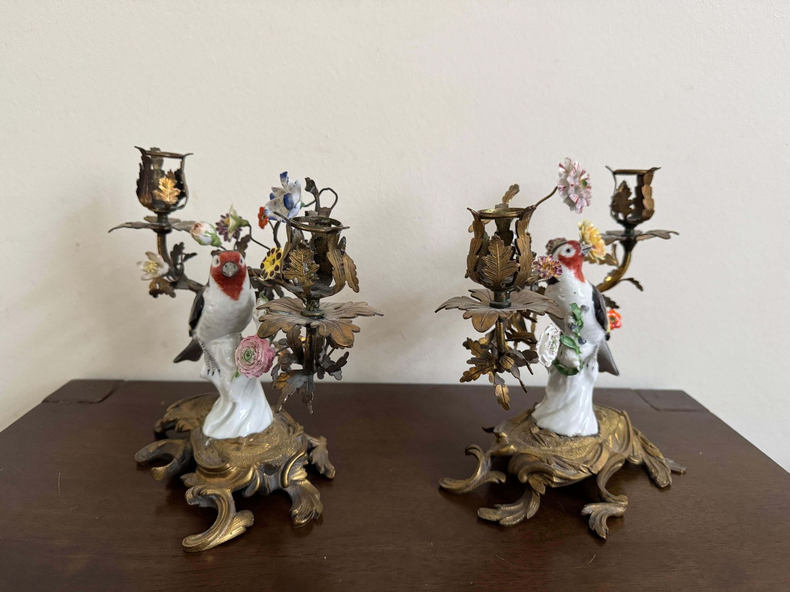 photo furniture 19th Century Pair Of Porcelain Birds In Ormolu Candelabra