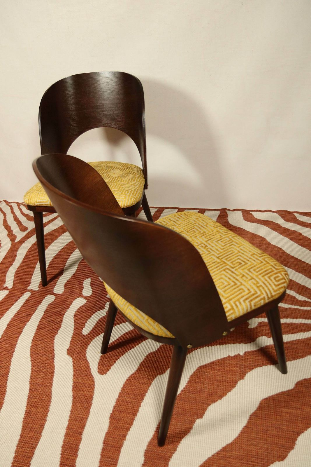 Art Deco Set Of 4 Chairs Dining Chairs Oak Wood And Geometrical Jacquard Yellow Gold Upholstery photo 959.0