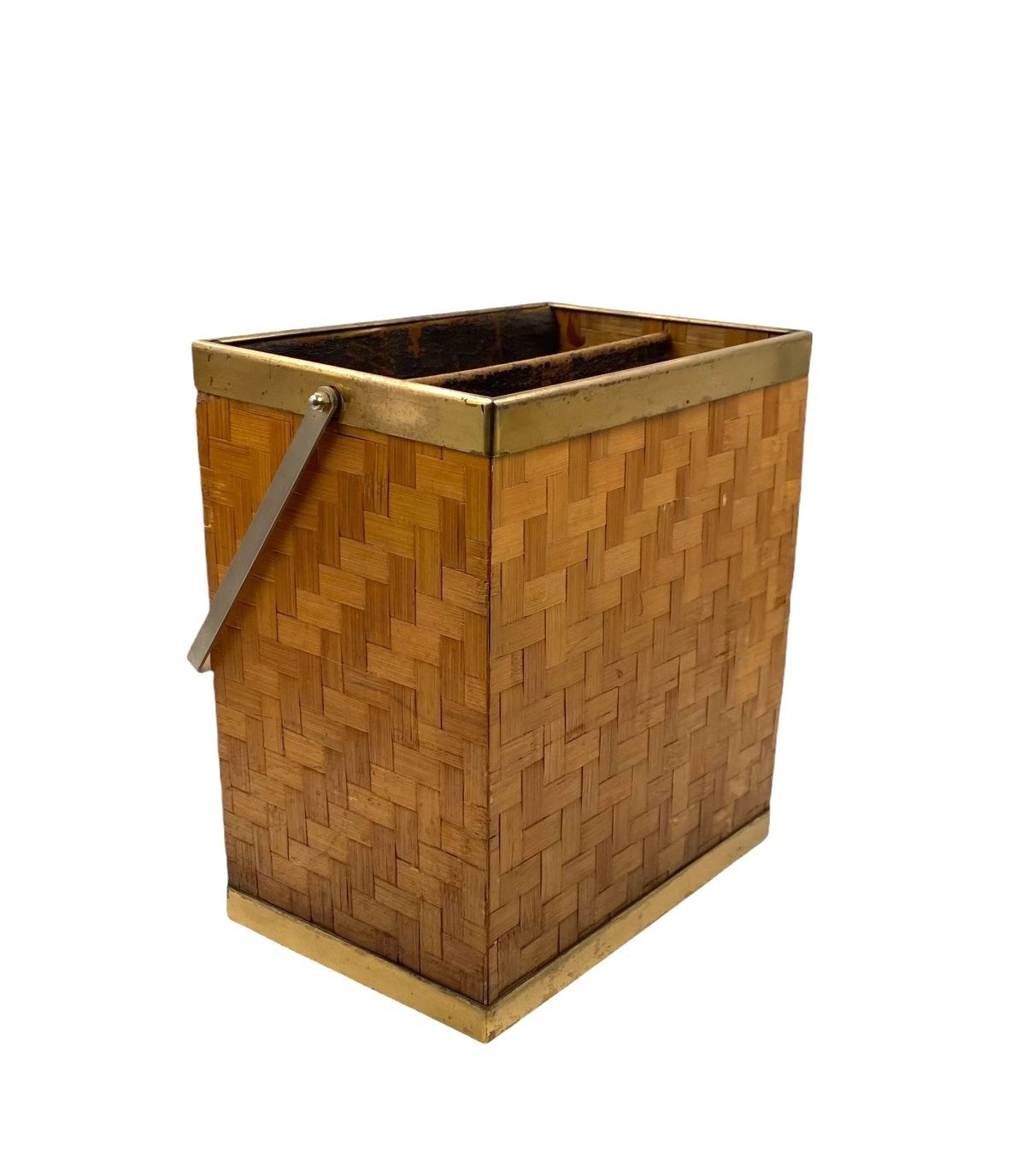 photo furniture Hollywood Regency Brass And Woven Bamboo Magazine Rack, Metal Linea Nova Italy 1970