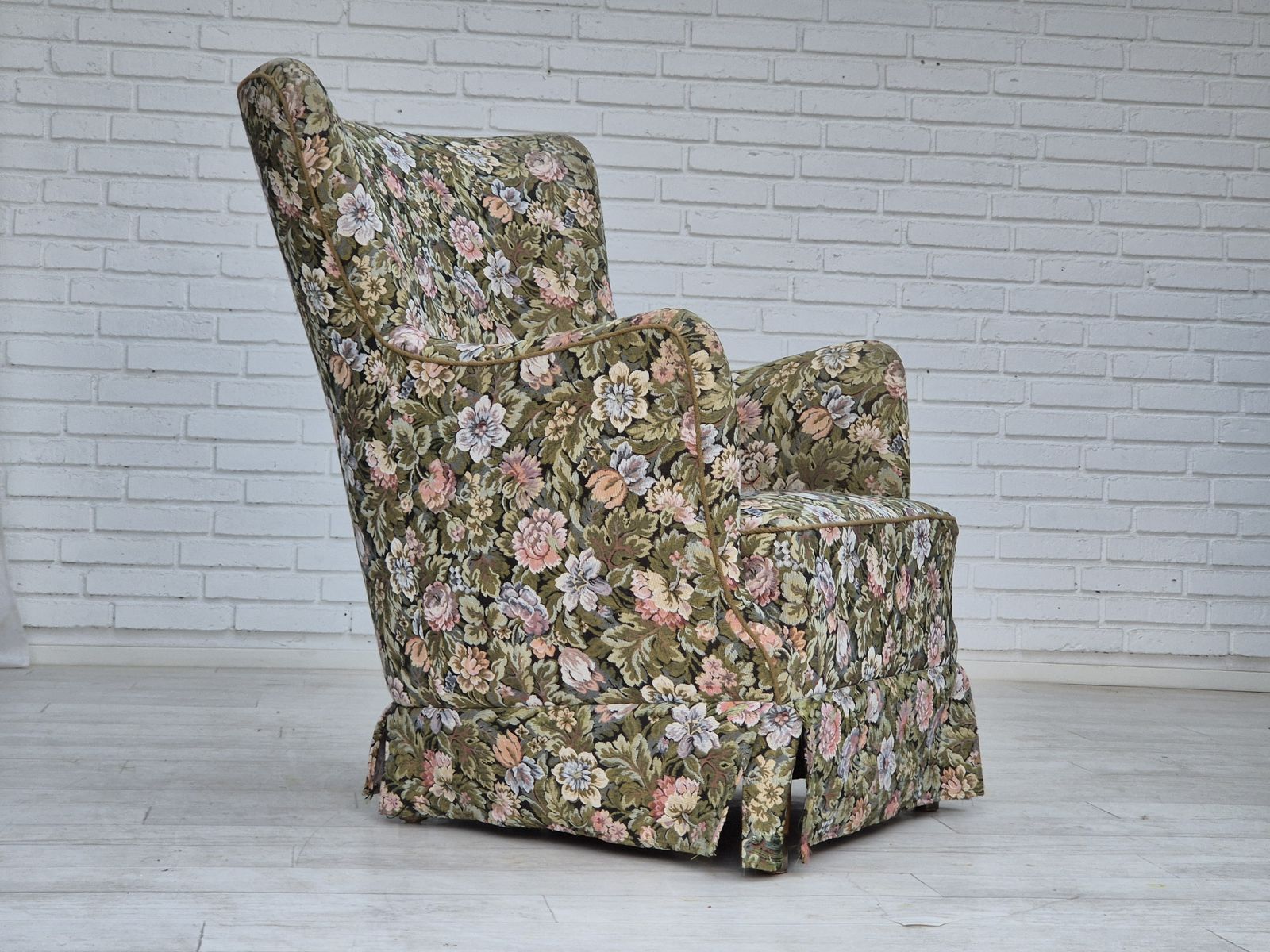 1970s, Danish Armchair, Reupholstered, Flowers Furniture Fabric. photo vinterior