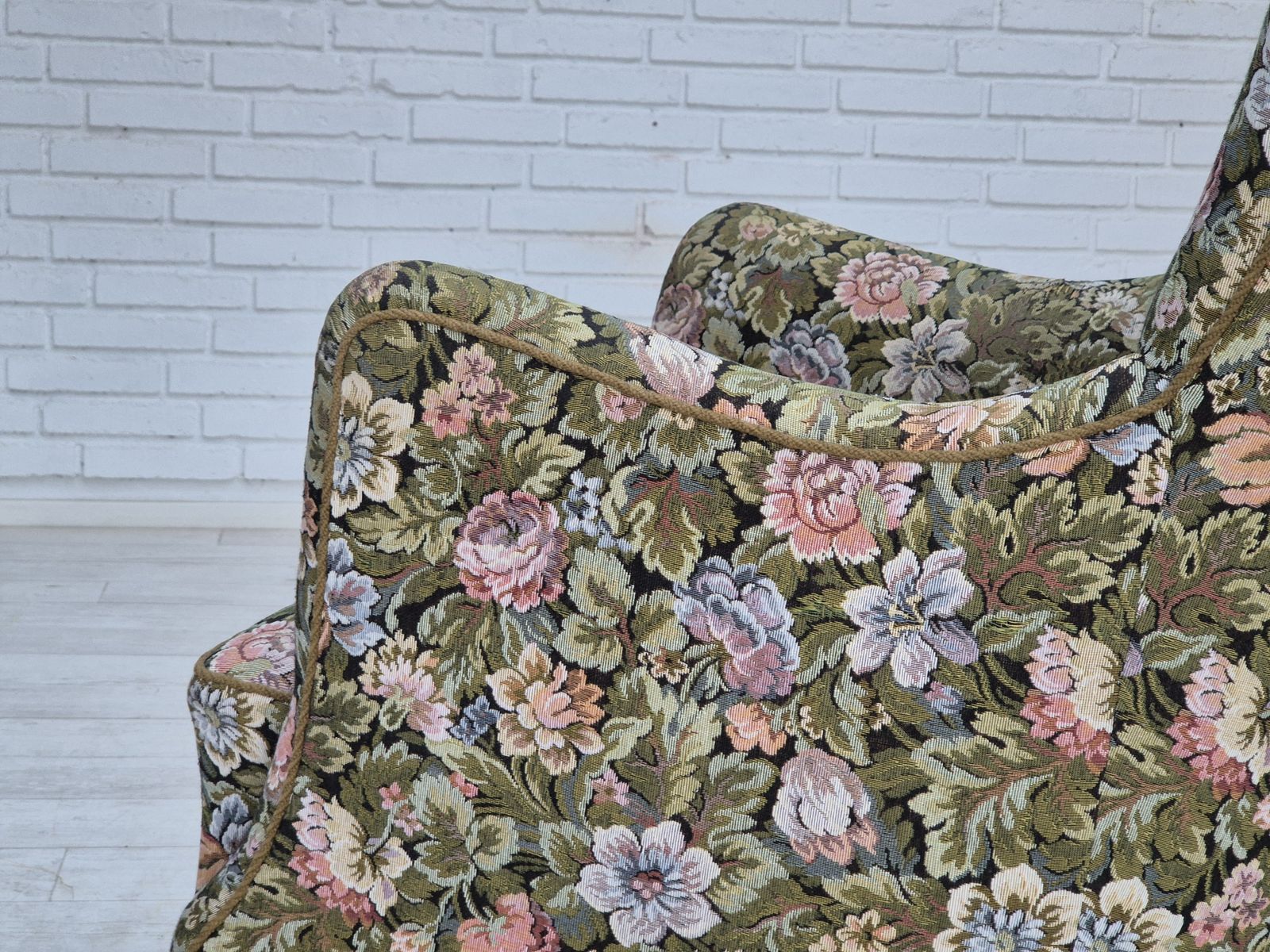 photo vinterior 1970s, Danish Armchair, Reupholstered, Flowers Furniture Fabric.