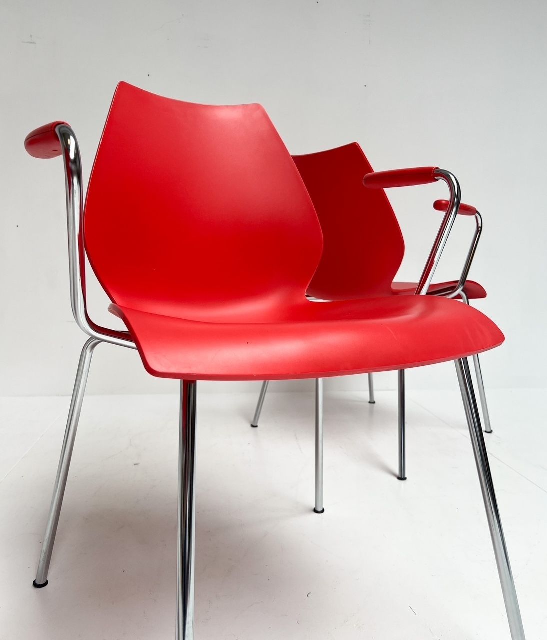 Set Of 4 Maui Kartell Chairs By Vico Magistretti, 1980s photo buy