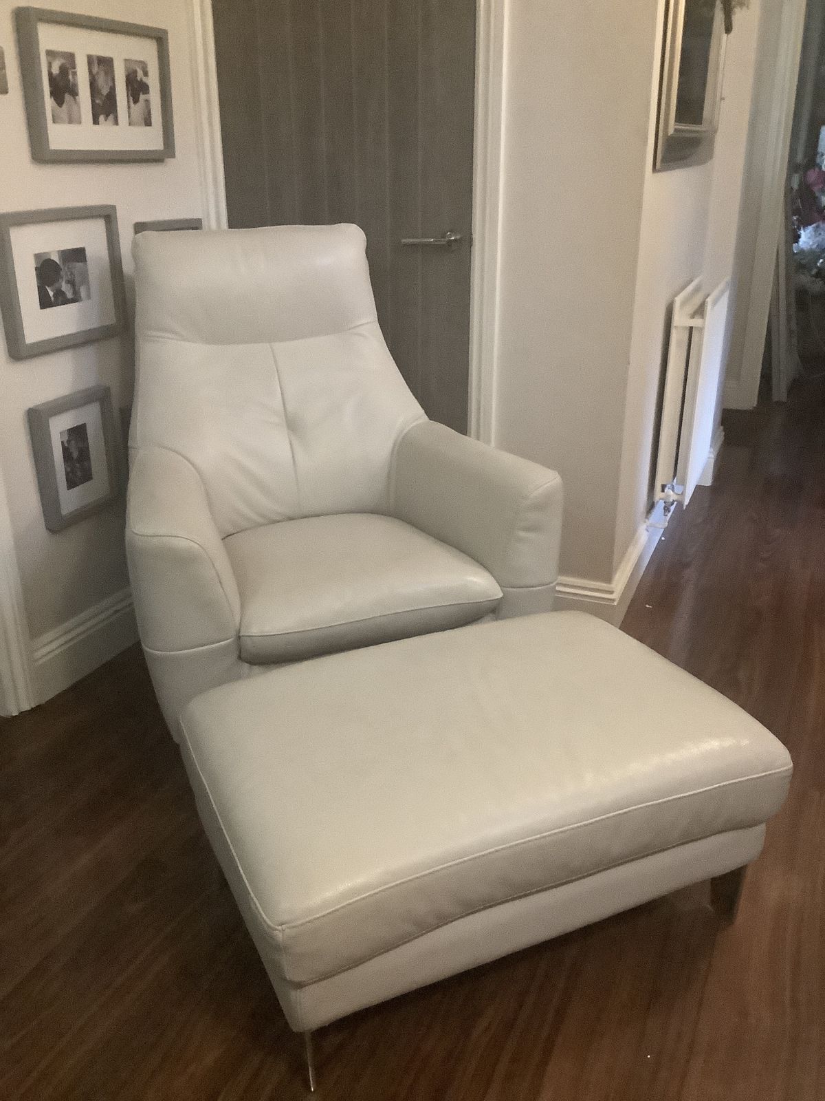 Leather Swivel Chair With Footstall
