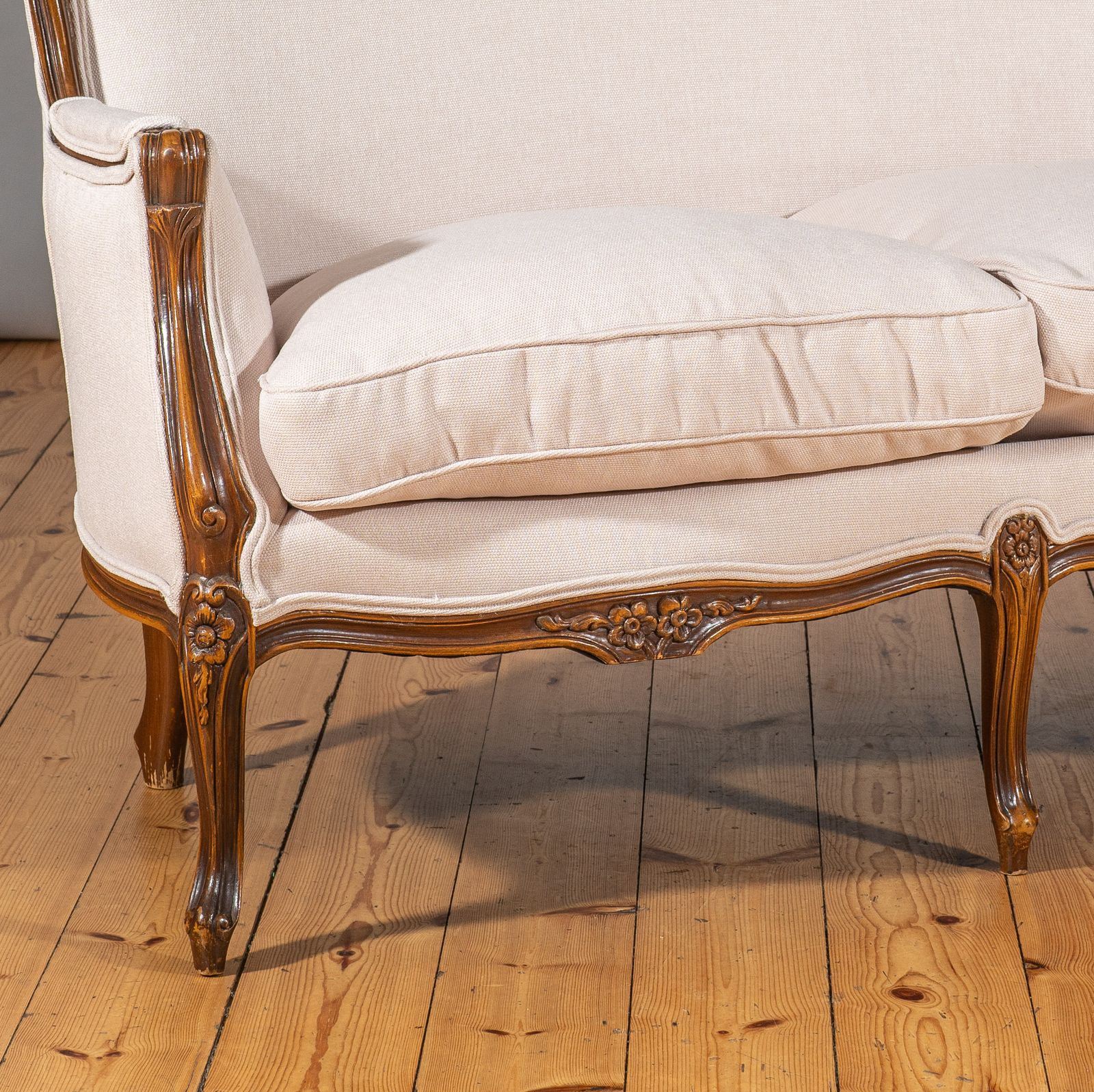 Large French Louis XV Style Carved Walnut Upholstered Sofa photo vinterior