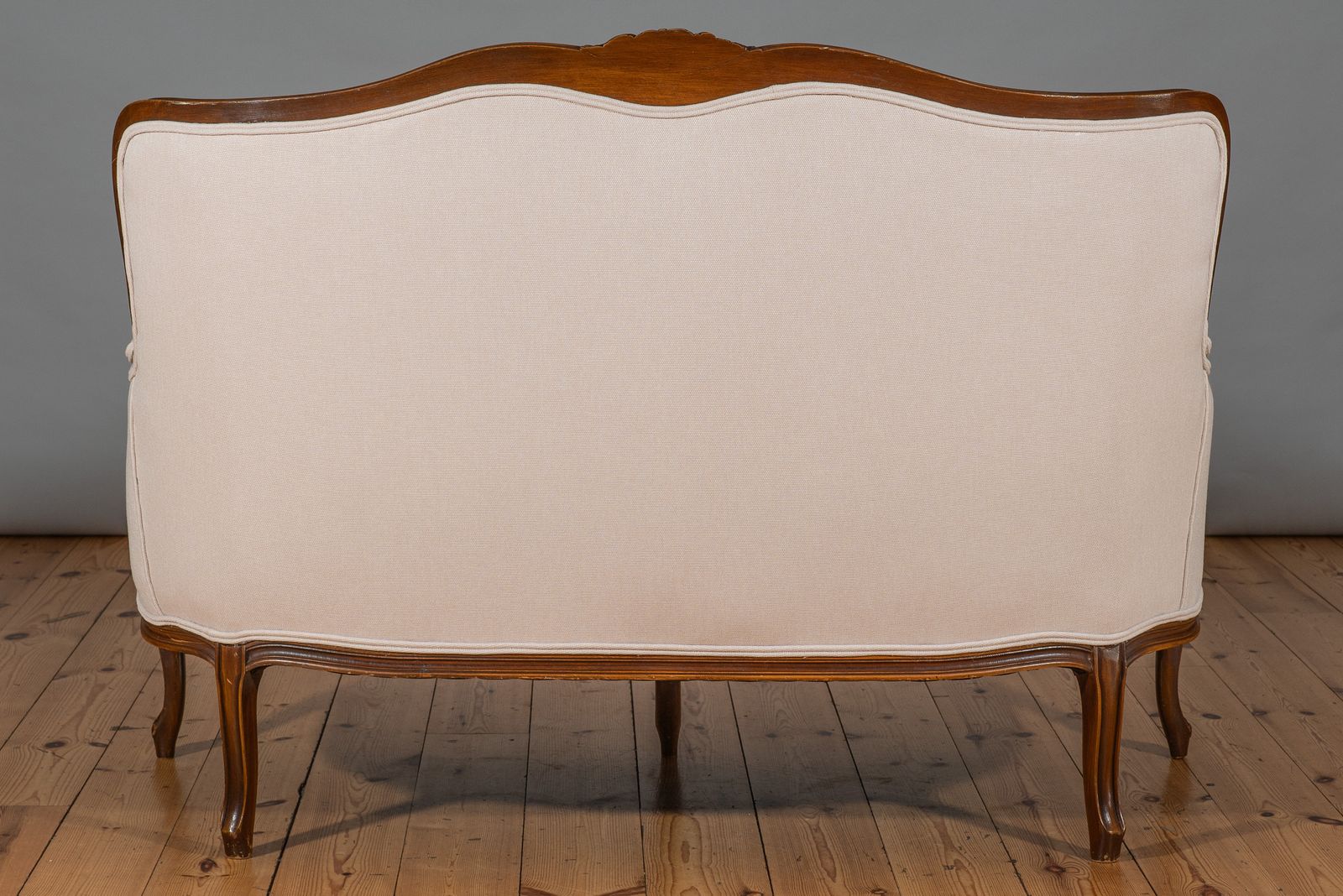photo furniture Large French Louis XV Style Carved Walnut Upholstered Sofa