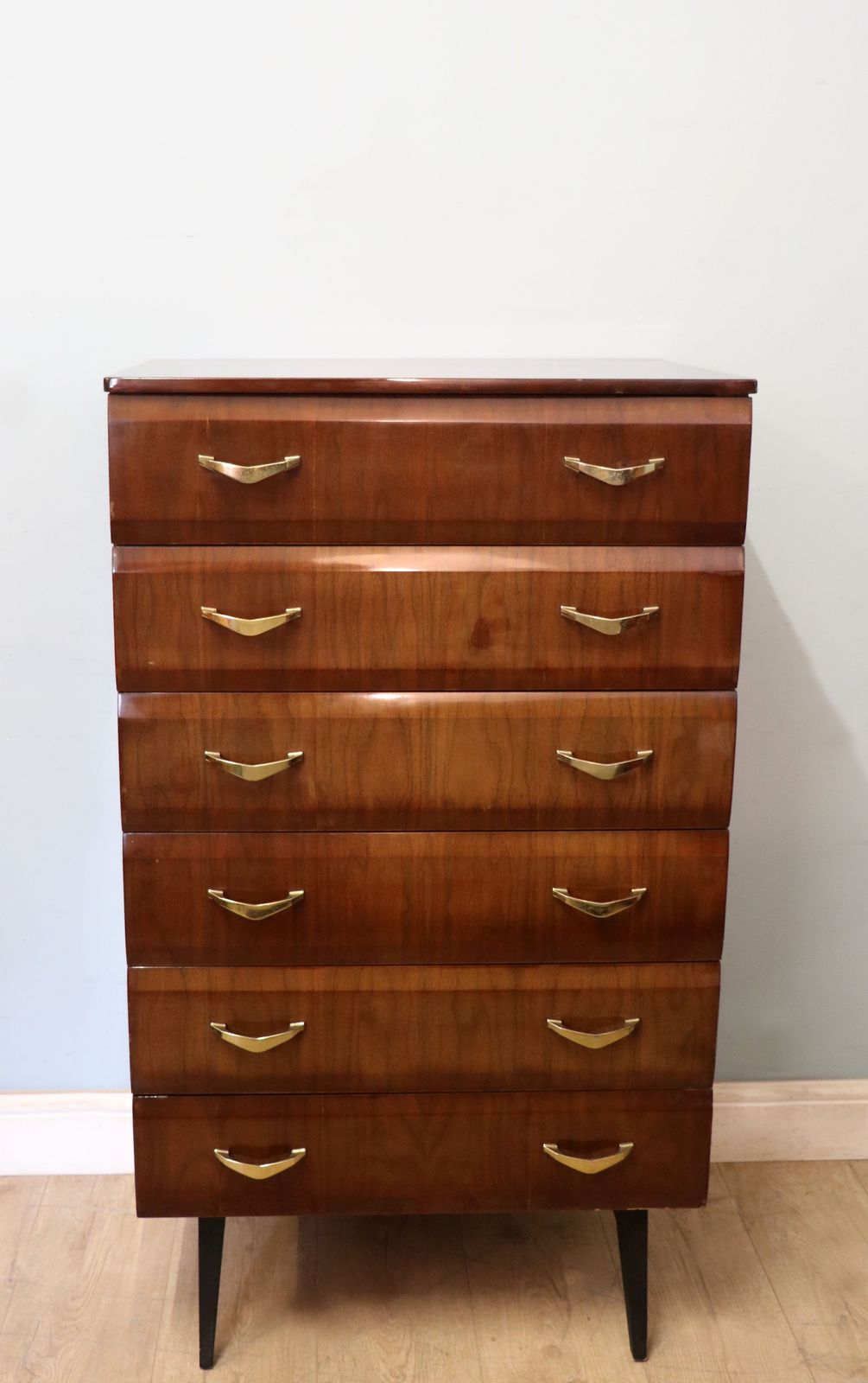 A Lovely Mid Century Bedroom Chest Of Drawers With Walnut Veneer And High Gloss Finish.