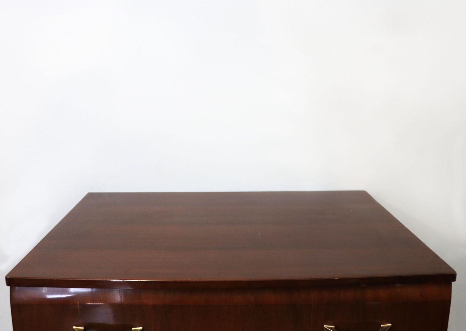 A Lovely Mid Century Bedroom Chest Of Drawers With Walnut Veneer And High Gloss Finish. photo 495.0