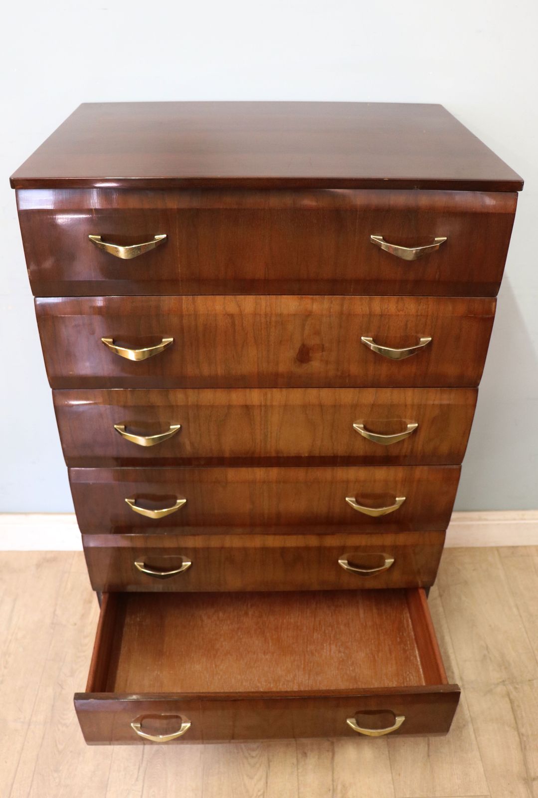 photo furniture A Lovely Mid Century Bedroom Chest Of Drawers With Walnut Veneer And High Gloss Finish.
