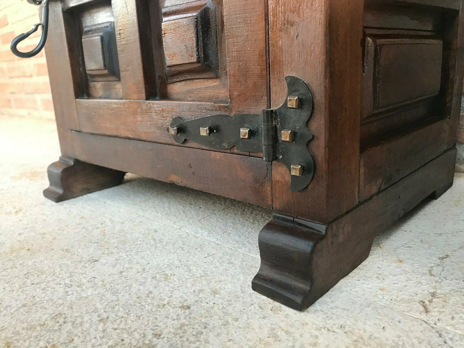 photo vinterior Antique Spanish Nightstands, Set Of 2