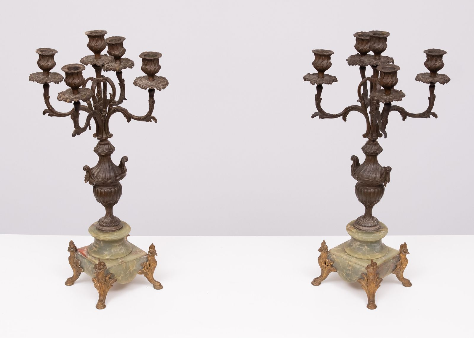 Set Franse Antieke Louis XVI Kandelaars, Ca. Jaren 1880 photo furniture