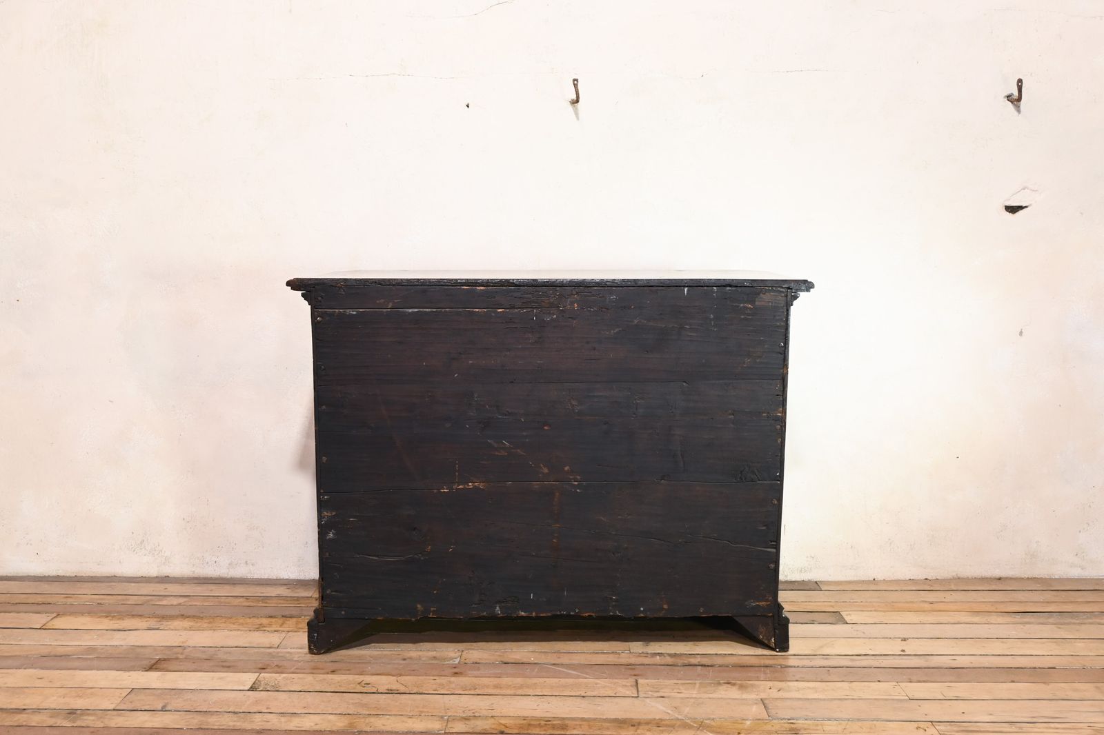 6500.0 A Majestic 18th Century North Italian Walnut Commode From The Lombardi Region photo