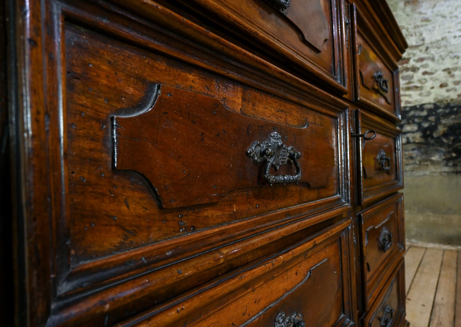 photo vintage A Majestic 18th Century North Italian Walnut Commode From The Lombardi Region