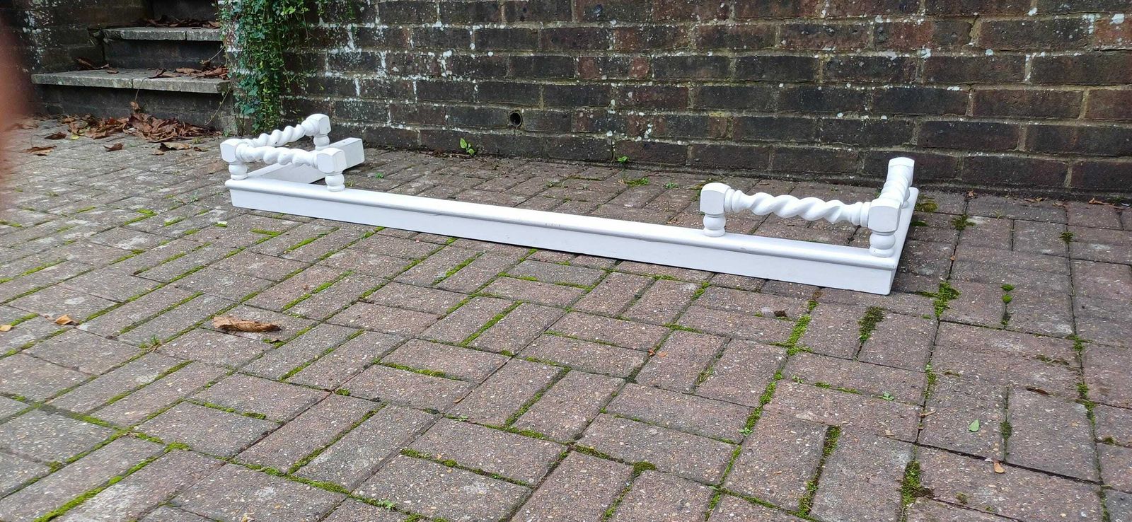 Huge Quality Vintage Style Aesthetic Painted Fireplace Curb Fender Guard Barley Twist Decoration. photo furniture
