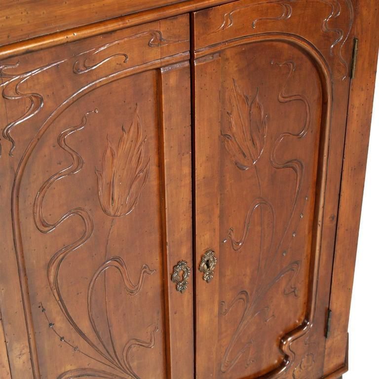 photo vinterior Sculptural Art Nouveau Corner Vitrine Cabinet By Vincenzo Cadorin  In Carved Walnut