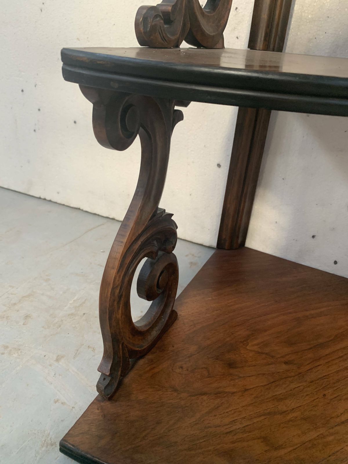 Napoleon III Corner Shelf In Solid Walnut, 19th Century photo vinterior
