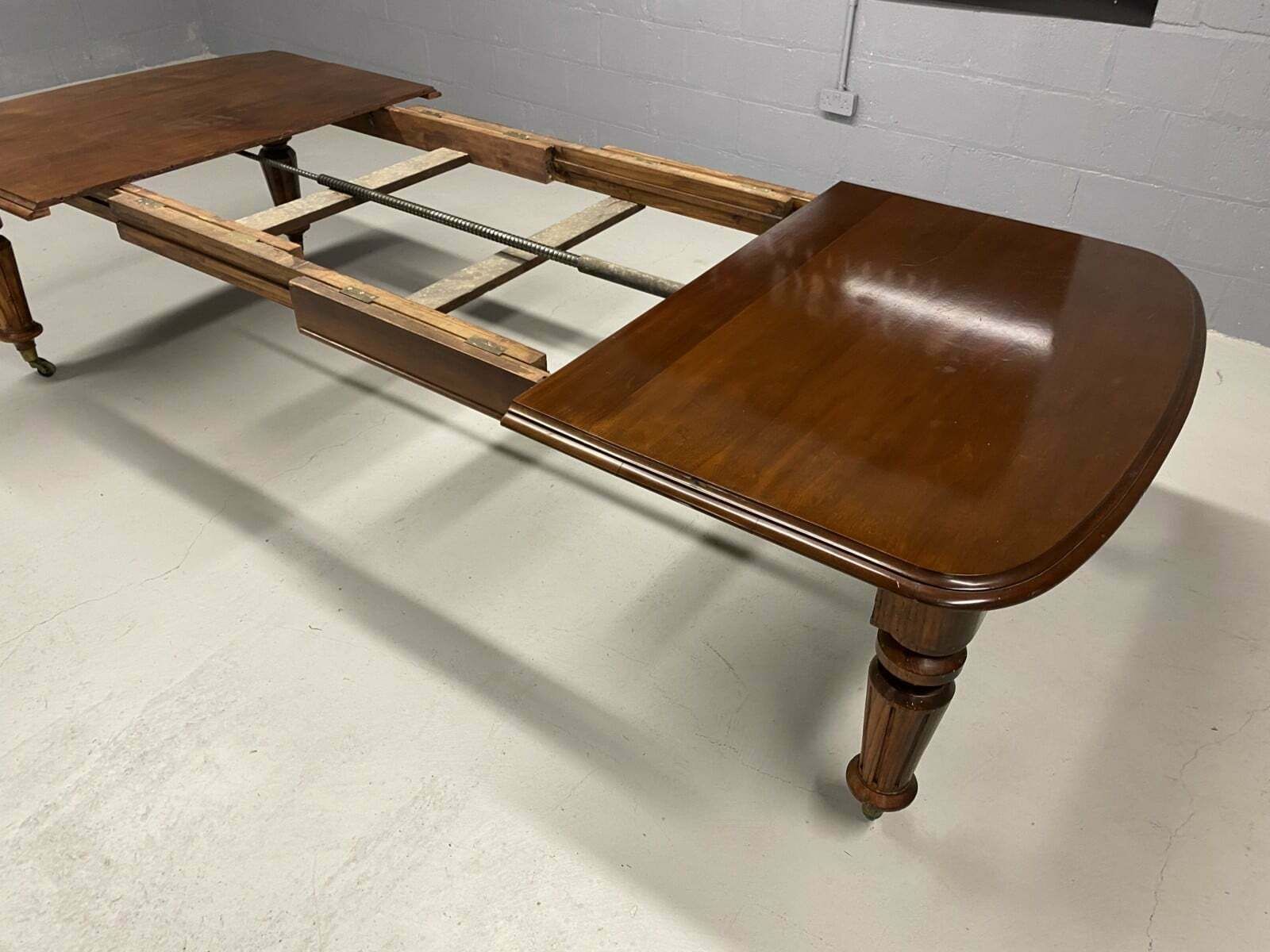 photo vinterior 10.2ft Antique Victorian 1837 1901 Cuban Mahogany Dining Table