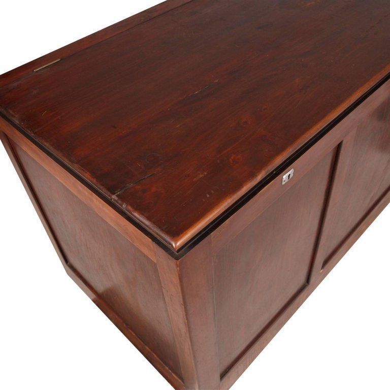 Midcentury Large Trunk For Furs Shelter In Solid Wood Of Pine Polished To Wax photo vintage