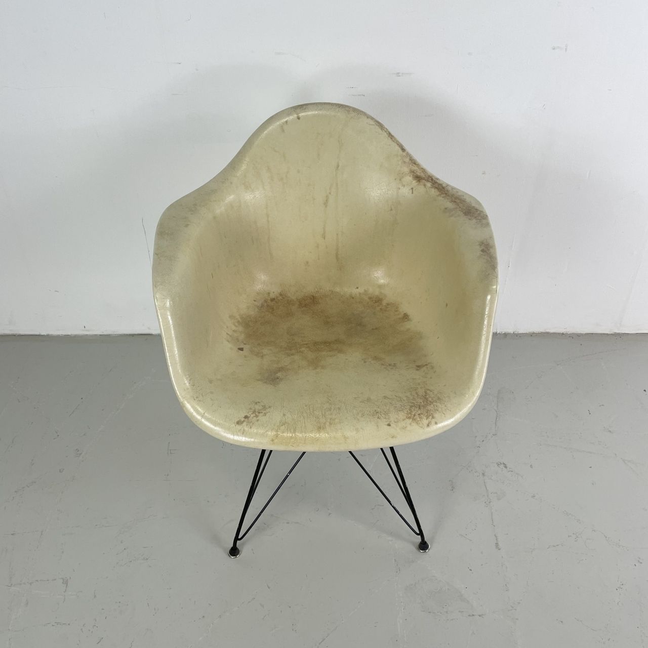 Eames Herman Miller Dar Fibreglass Chair In Parchment / White photo for sale