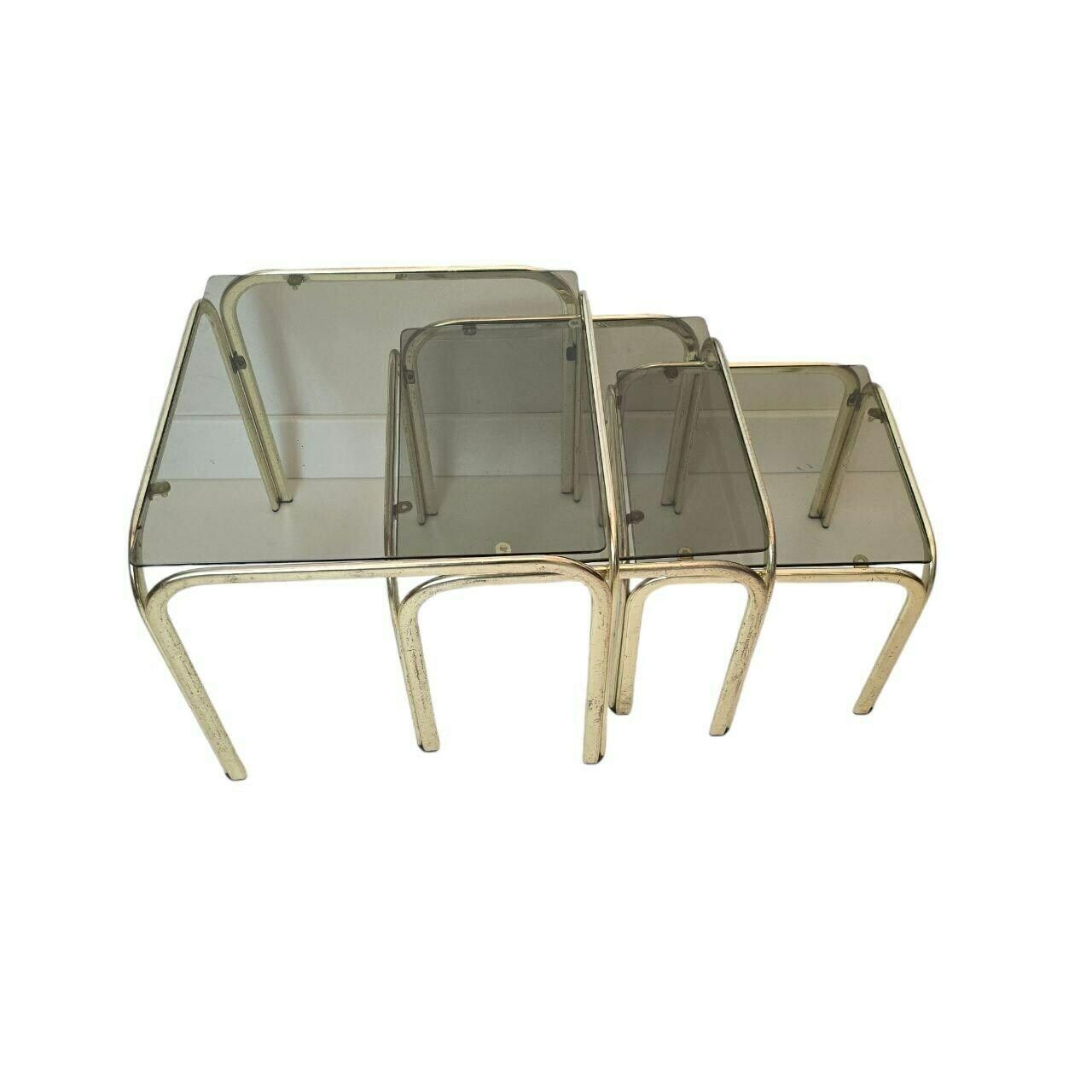 Vintage Mid Century Modern Bijzettafelset Van 3 Stuks – Messing En Rookglas, Gemaakt In Italië photo vinterior
