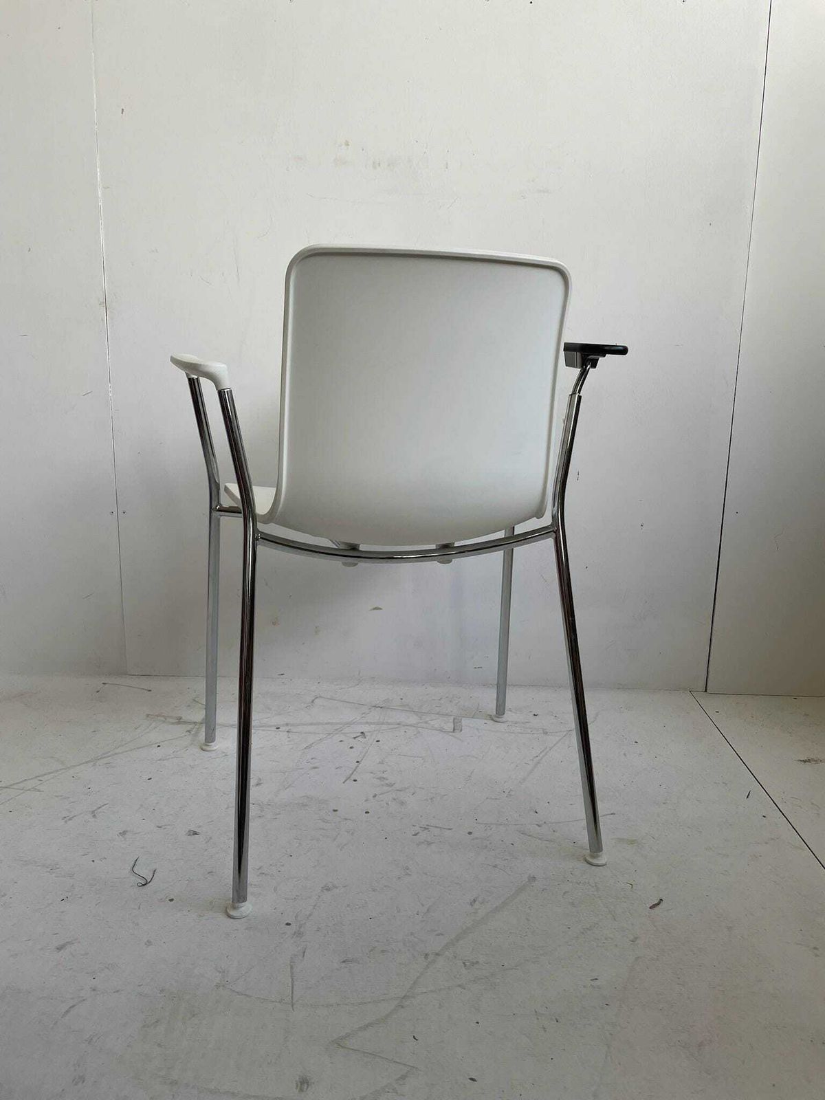Hal Tube White Office Chair By Jasper Morrison For Vitra With Black Flip Table photo 165.0
