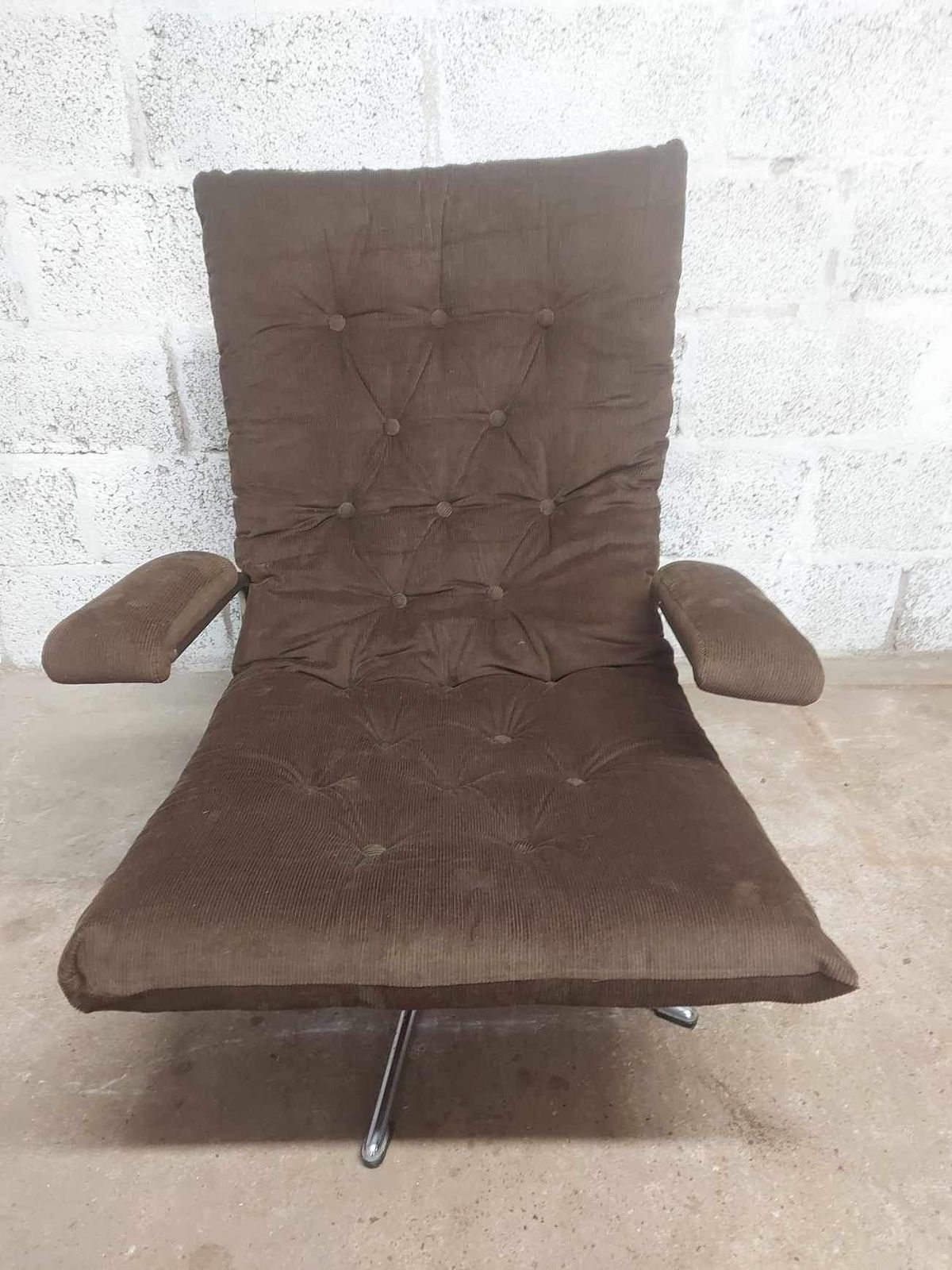 Mid Century Retro Peter Hoyte   Chrome Framed Swivel Armchairs photo furniture