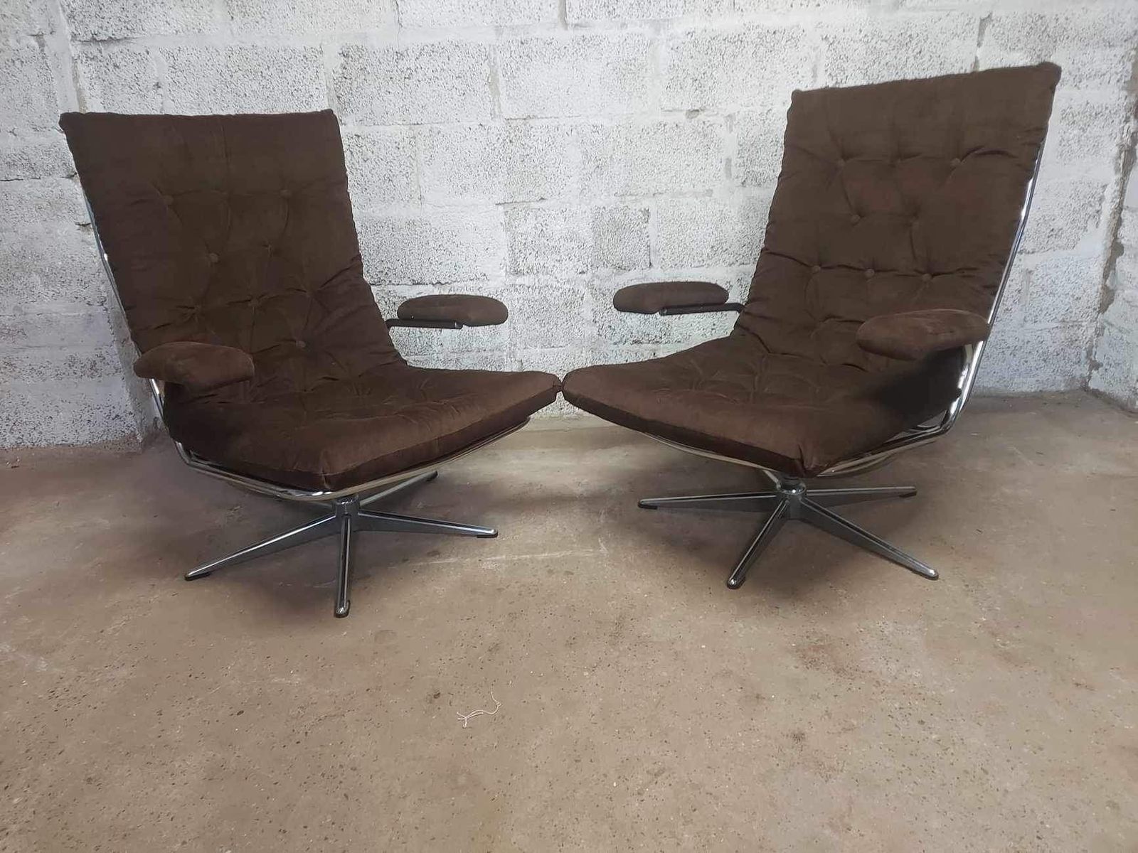 Mid Century Retro Peter Hoyte   Chrome Framed Swivel Armchairs photo 1400.0