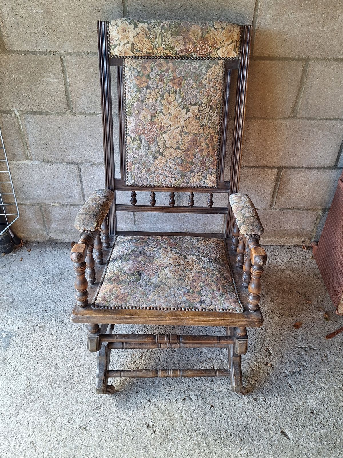 Antique American Rocking Chsir C 1920