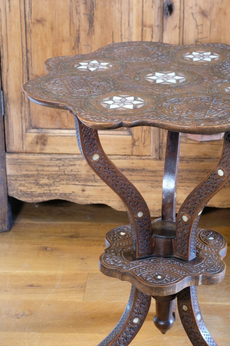photo vinterior Carved Hardwood Mother Of Pearl Inlaid Occasional Table