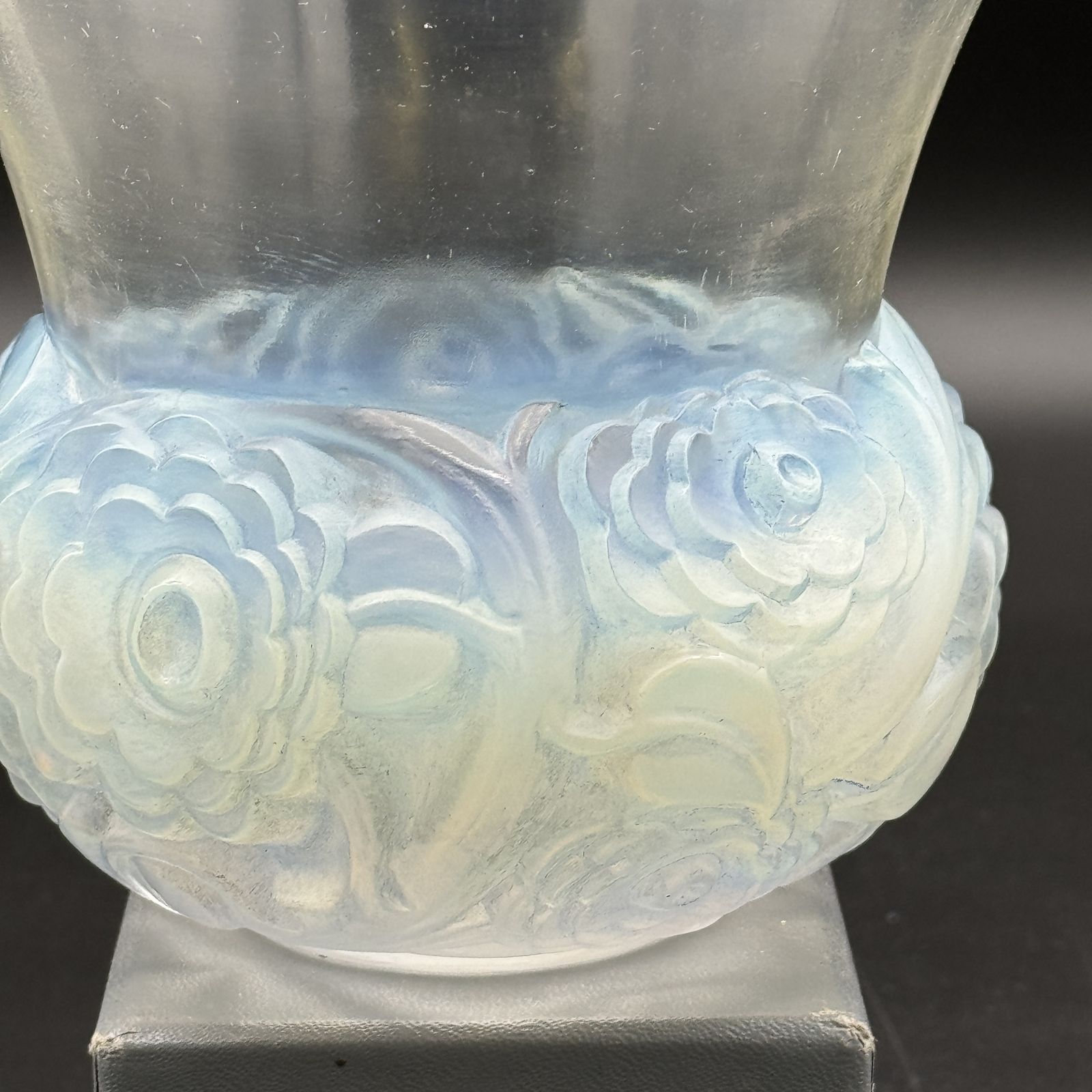 An Opalescent Glass Renoncules Vase By R.Lalique photo for sale