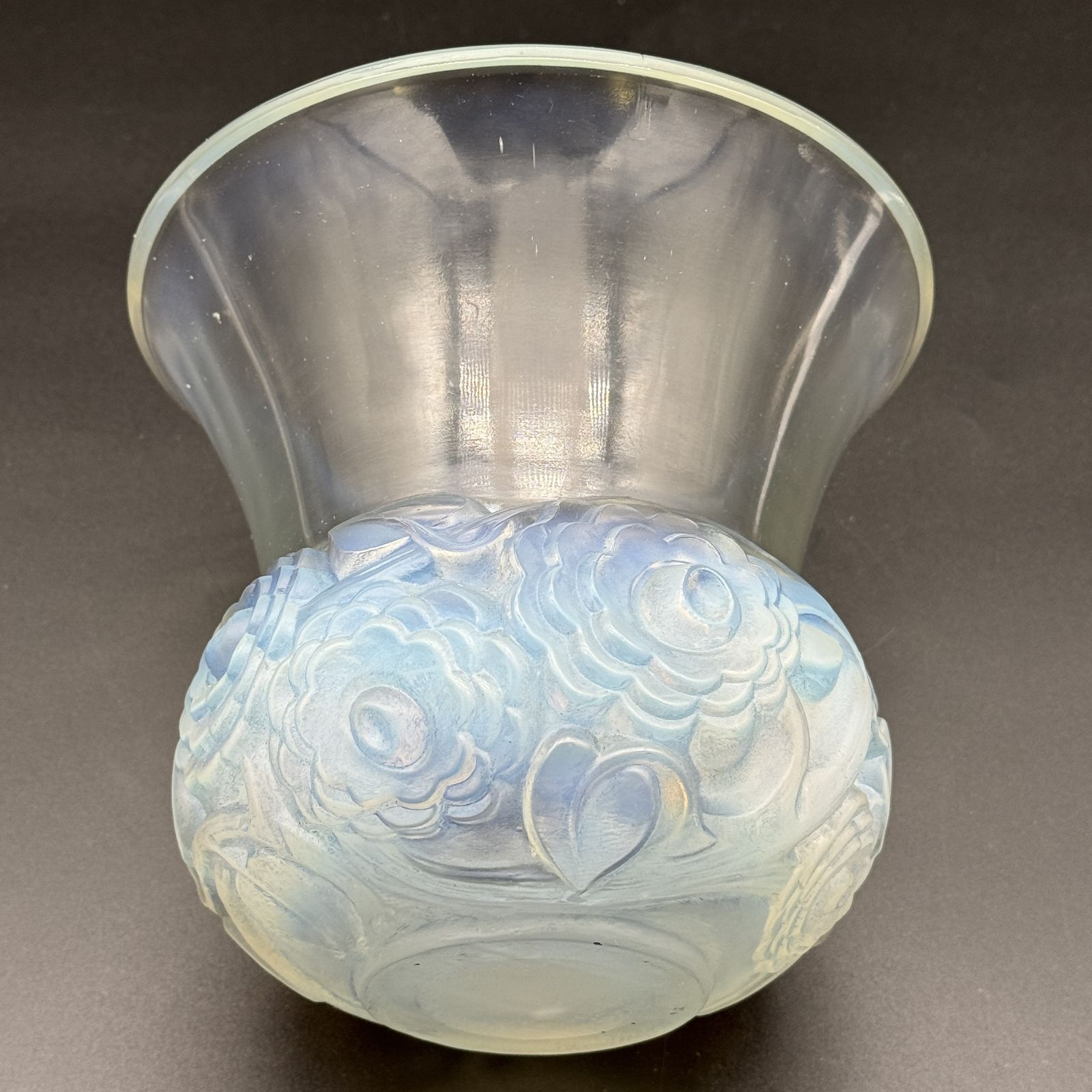 An Opalescent Glass Renoncules Vase By R.Lalique photo vinterior