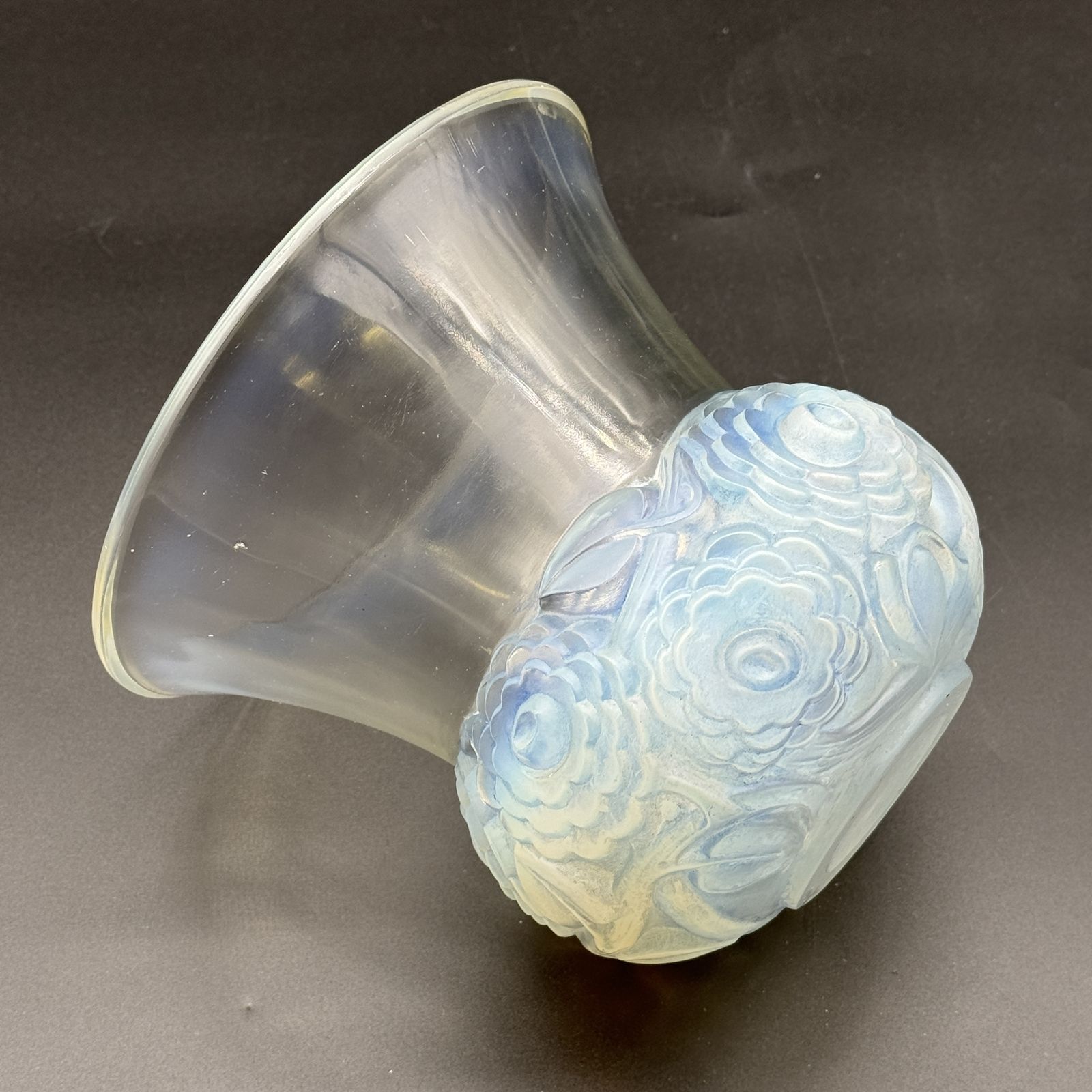 3200.0 An Opalescent Glass Renoncules Vase By R.Lalique photo