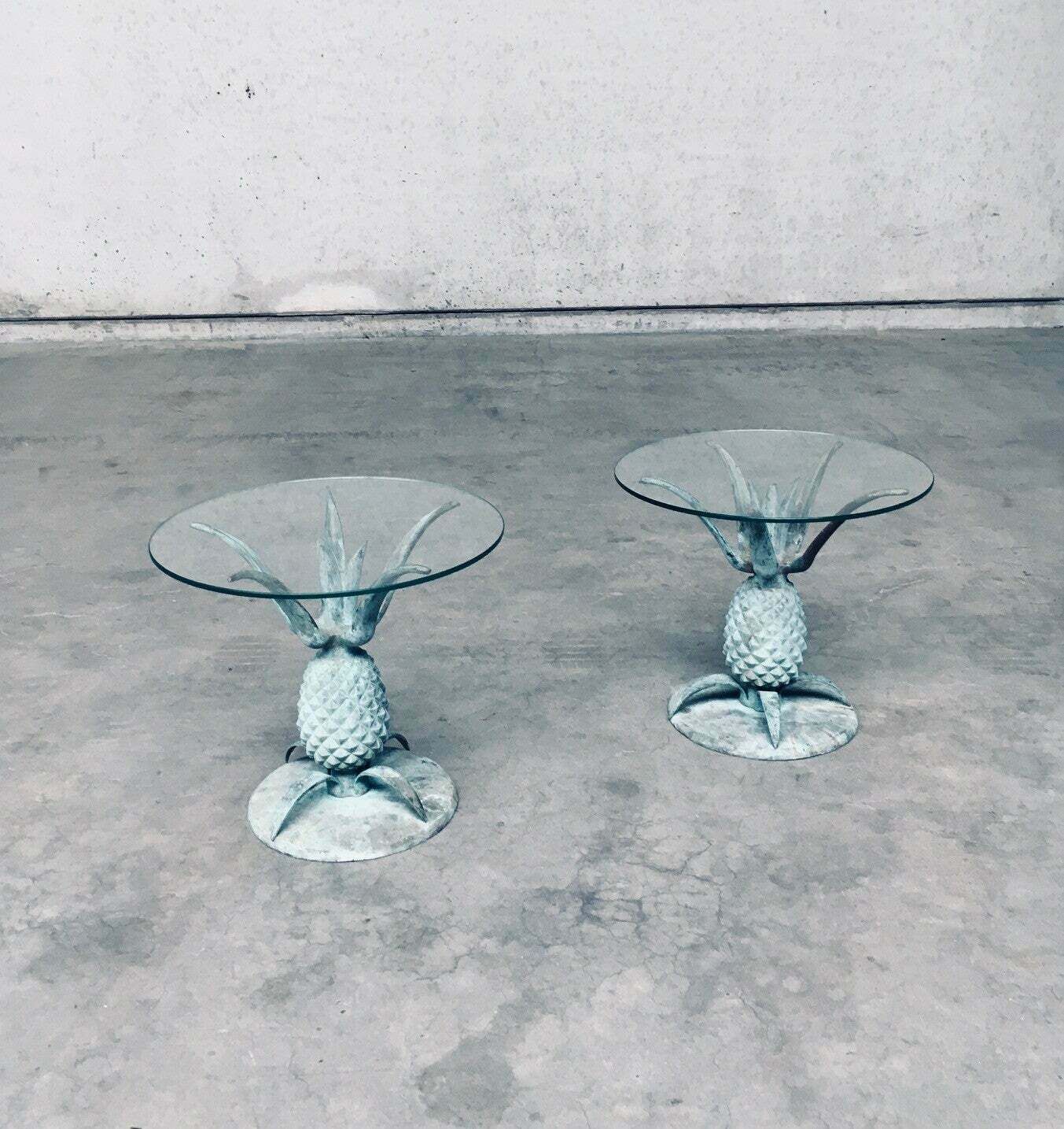 Hollywood Regency Stijl Messing Gepatineerde Ananastafels, Set Van 2 – Frankrijk, Ca. Jaren 1970 photo vintage