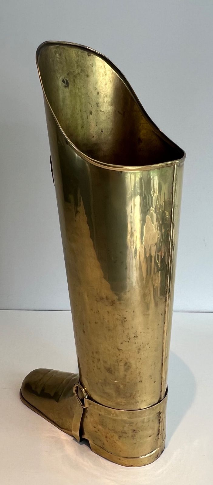 photo vintage Brass Boot Shaped Umbrella Stand