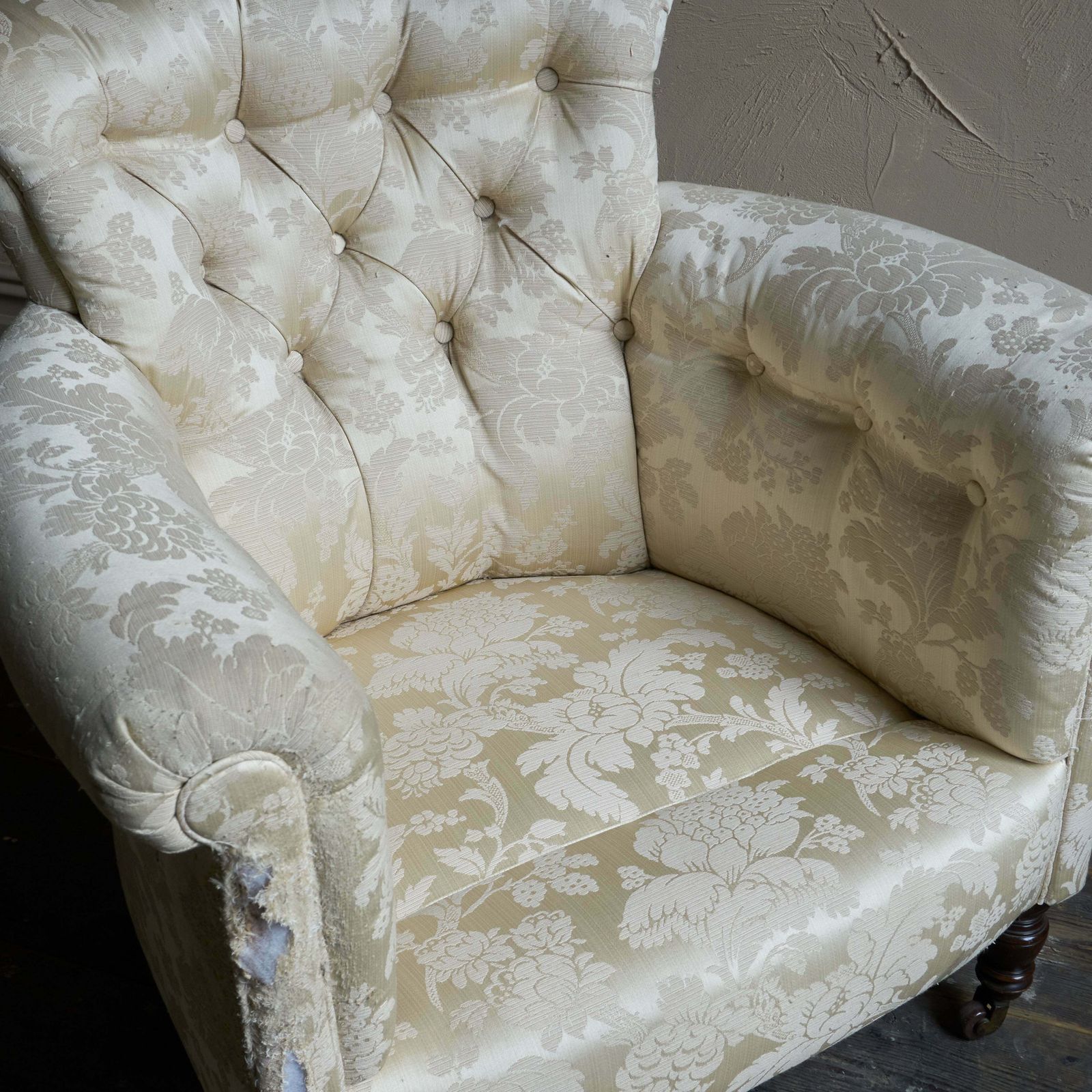 Antique Woodstock Style Tub Armchair photo vinterior