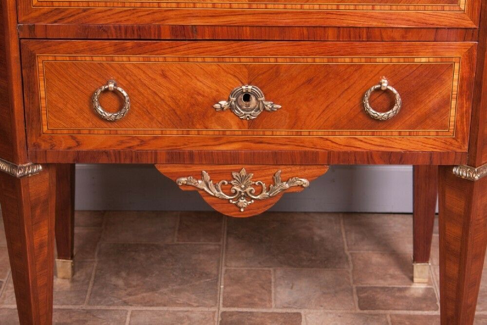 photo vintage Nicely Proportioned French Semainier Chest Of Drawers