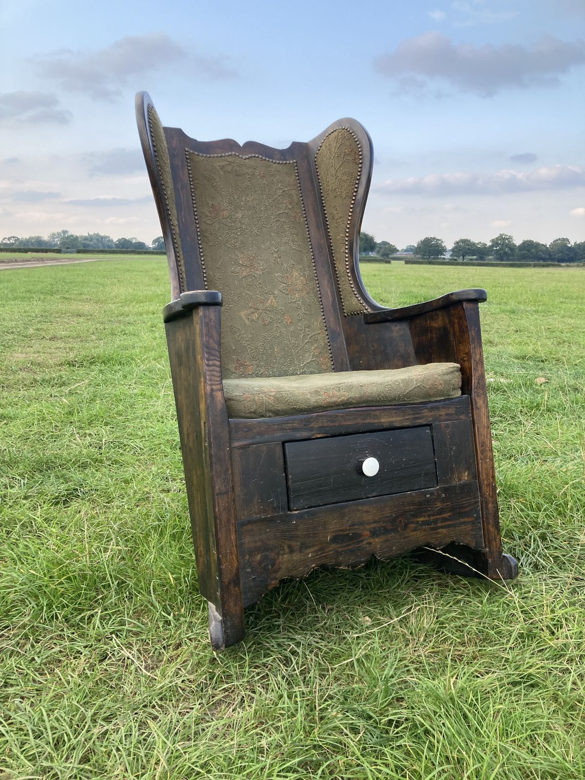 photo furniture 1800s Pine Lambing Chair