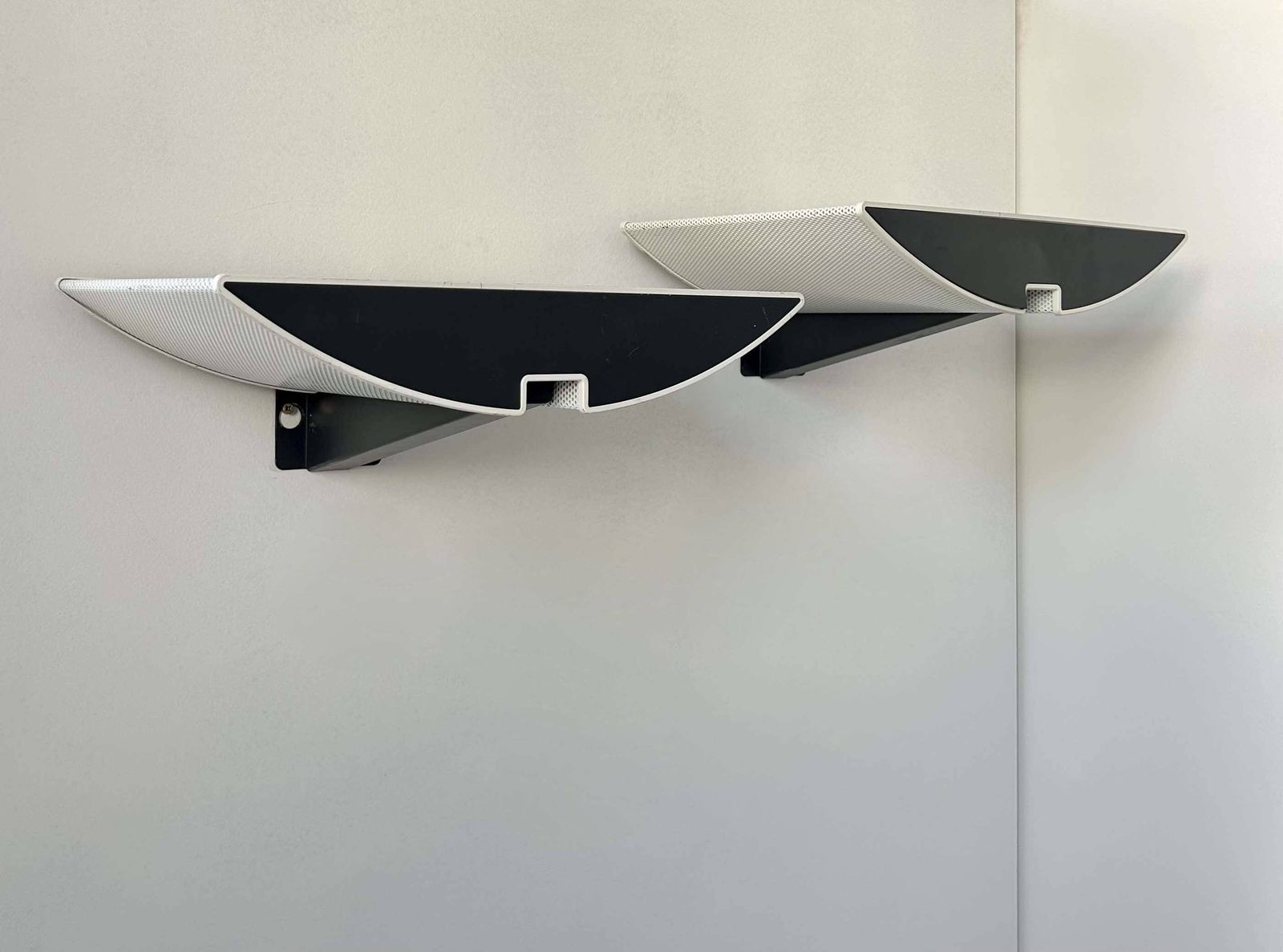 photo furniture Pair Of Modernist Wall Lights, Black And White Lacquered Metal, Italy 1980