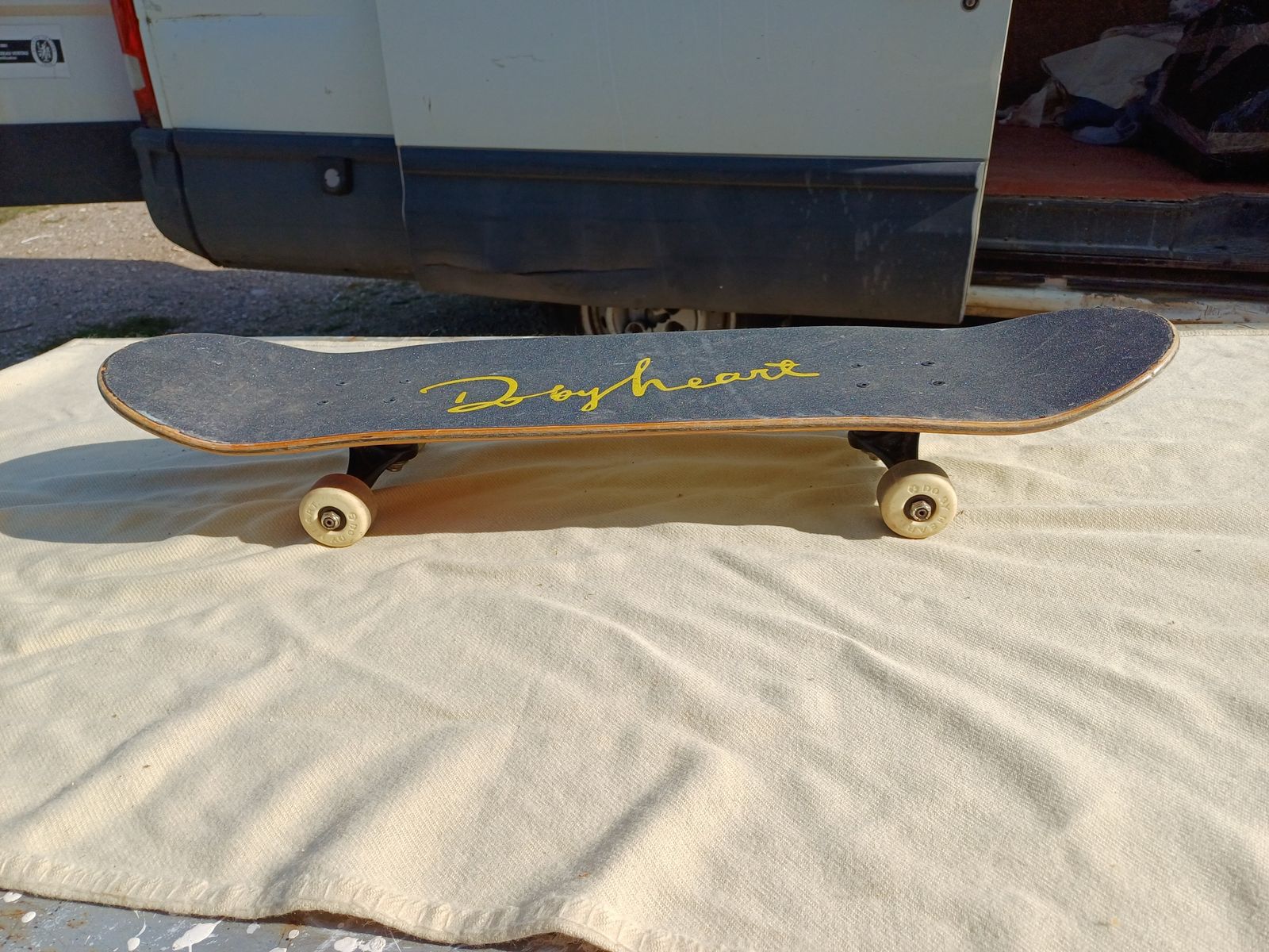 photo vinterior Skate Do By Heart With Billboard From The Year 1978