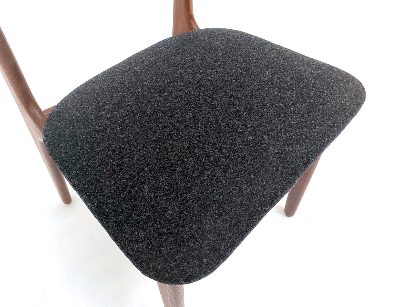 photo vintage Danish Schiønning & Elgaard Set Of 4 Teak And Charcoal Black Wool Dining Chairs Mid Century 1960s