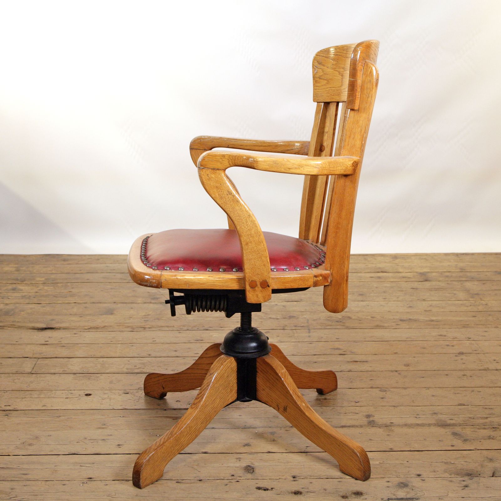 A Fully Restored, Edwardian, Oak, Revolving Armchair, Circa 1910. photo vintage