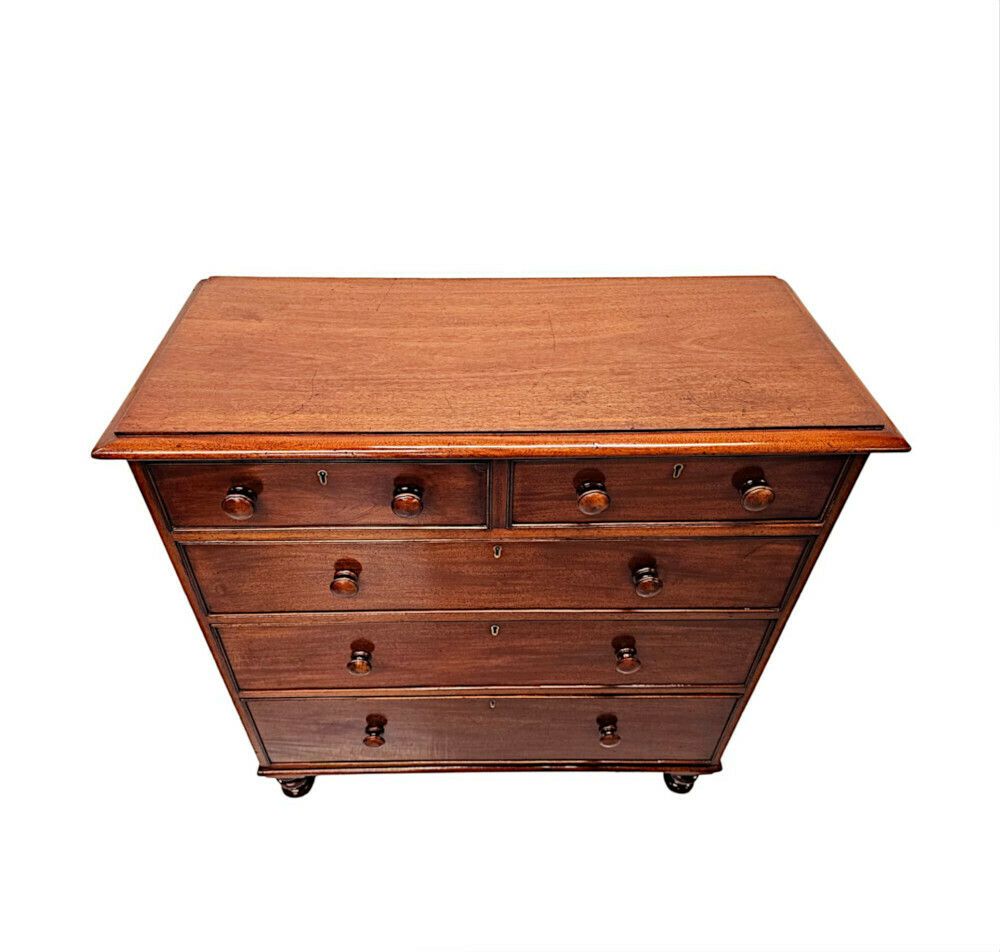 A Very Fine Irish Early 19th Century Chest Of Drawers photo vinterior