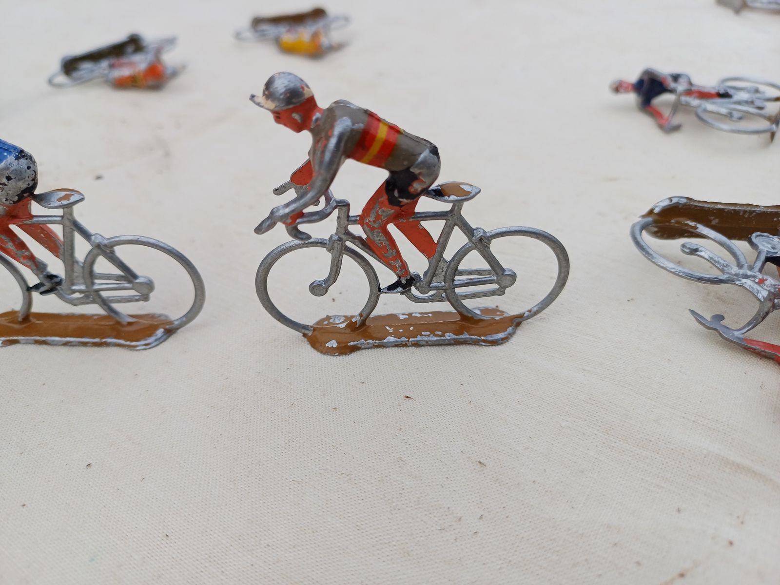 photo furniture 10 Tour De France Riders In Aluminum