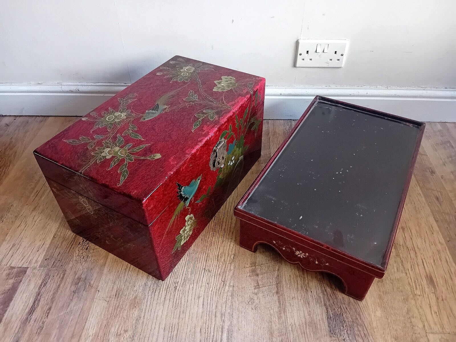 Beautiful Mid Century Chinese Lacquered Wood Chest With Removable Stand photo for sale
