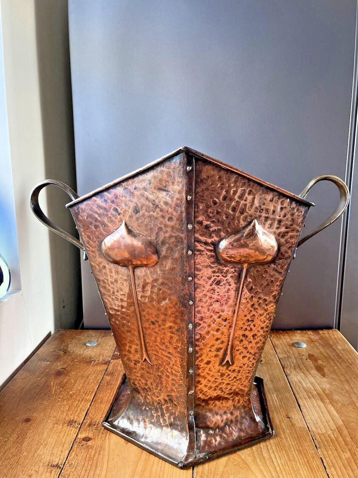 Antique Art Nouveau Beaten Copper Brass Riveted Coal Box Scuttle Log Bucket Bin