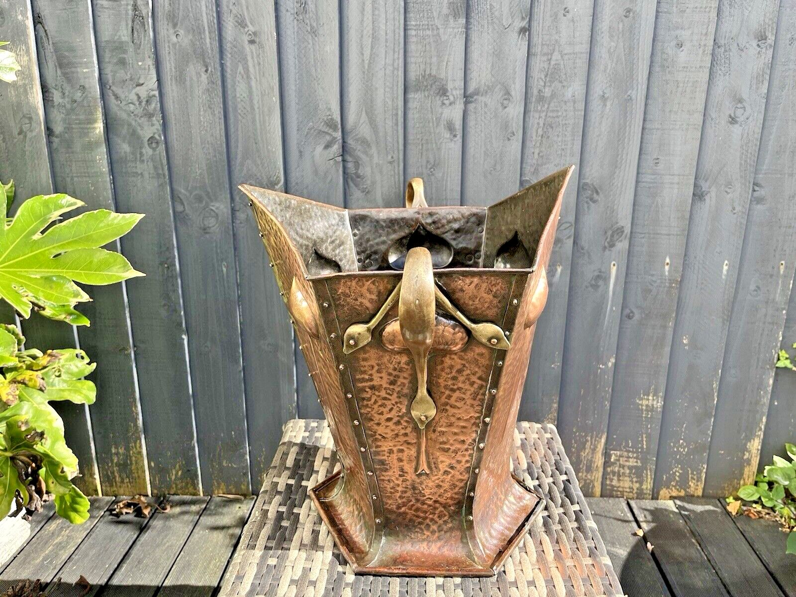 895.0 Antique Art Nouveau Beaten Copper Brass Riveted Coal Box Scuttle Log Bucket Bin photo