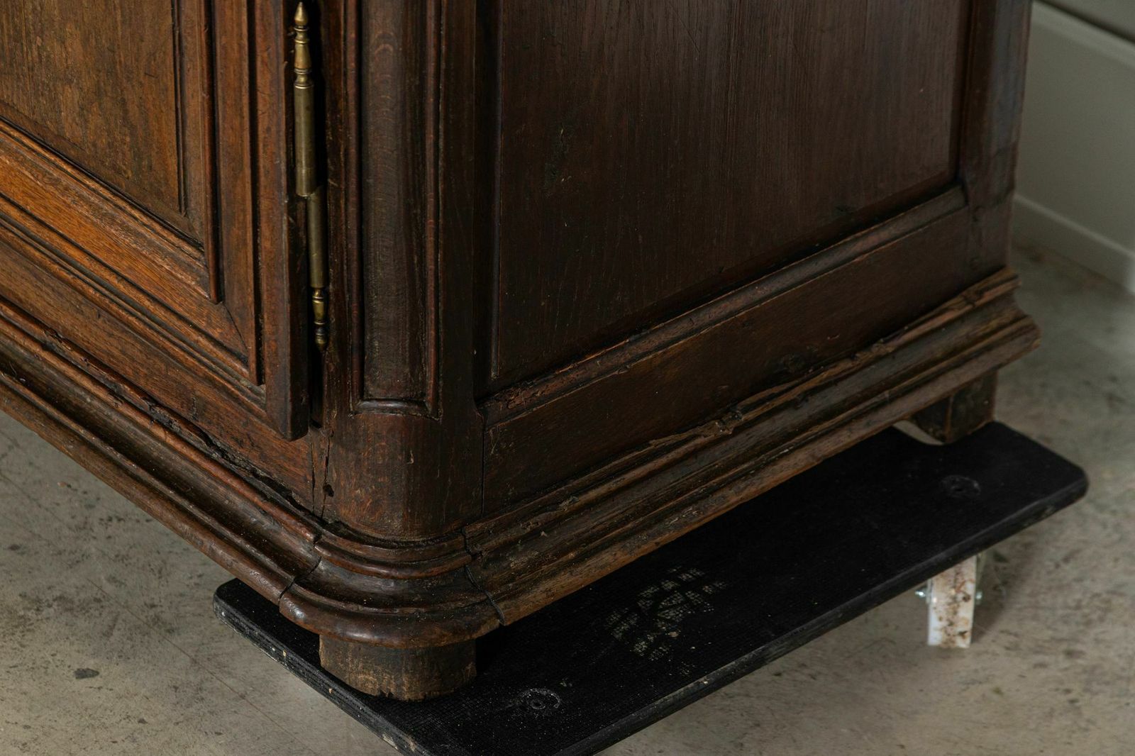 photo vinterior 19thc French Oak Armoire, 1800s