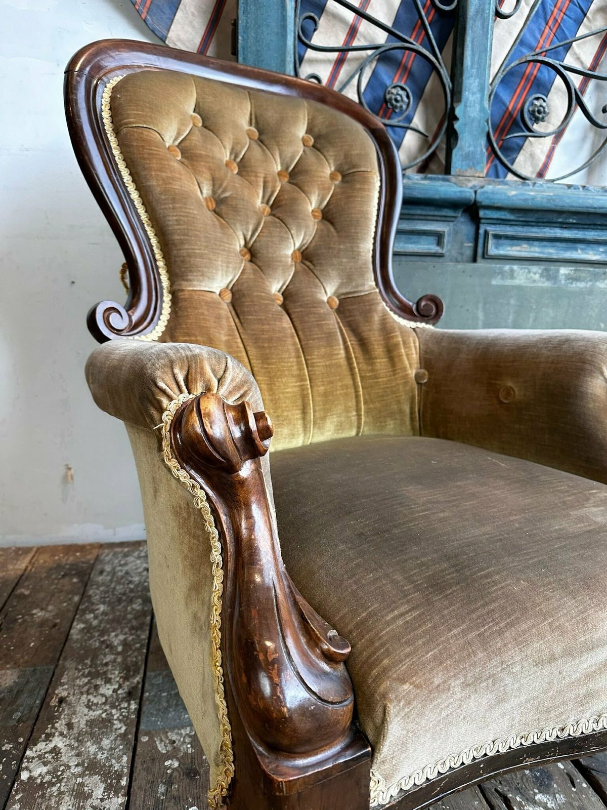 Beautiful English Velvet Chair W/ Mahogany Frame C.1910 photo vinterior