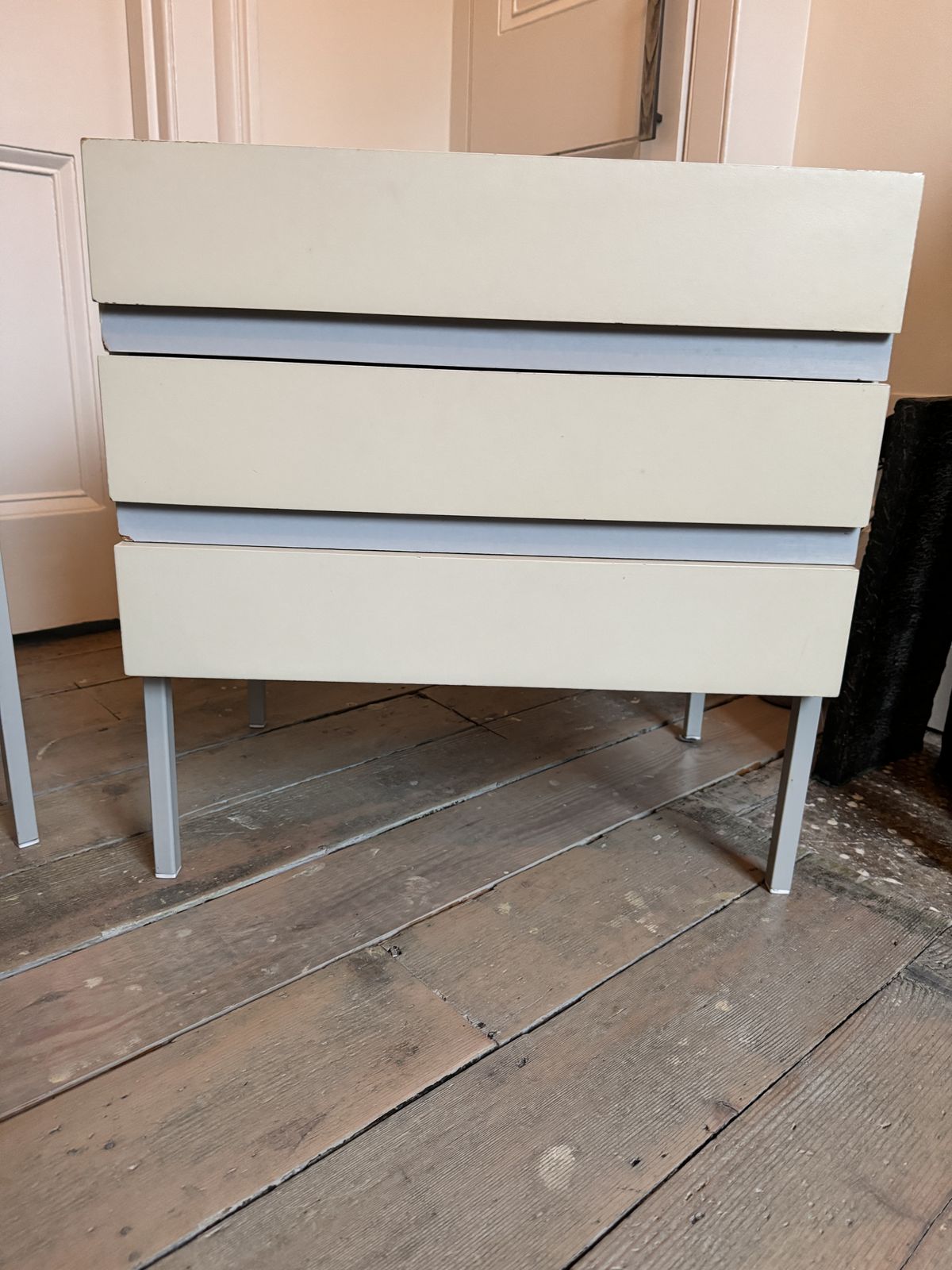 Mid Century Modern, Opus 22 Cream Dressing Table photo vinterior