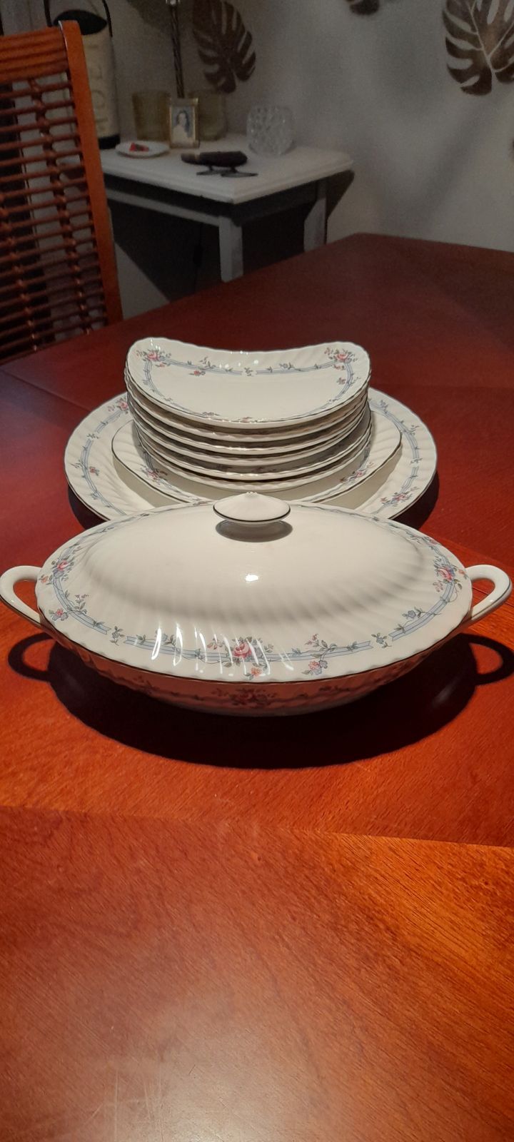 Stunning Minton Chartwell Additional Dinner Service Items. Large Chop/Serving Platter. Covered Vegetable Tureen. 6 Crescent Salad Plates Sandwich/Cake photo buy